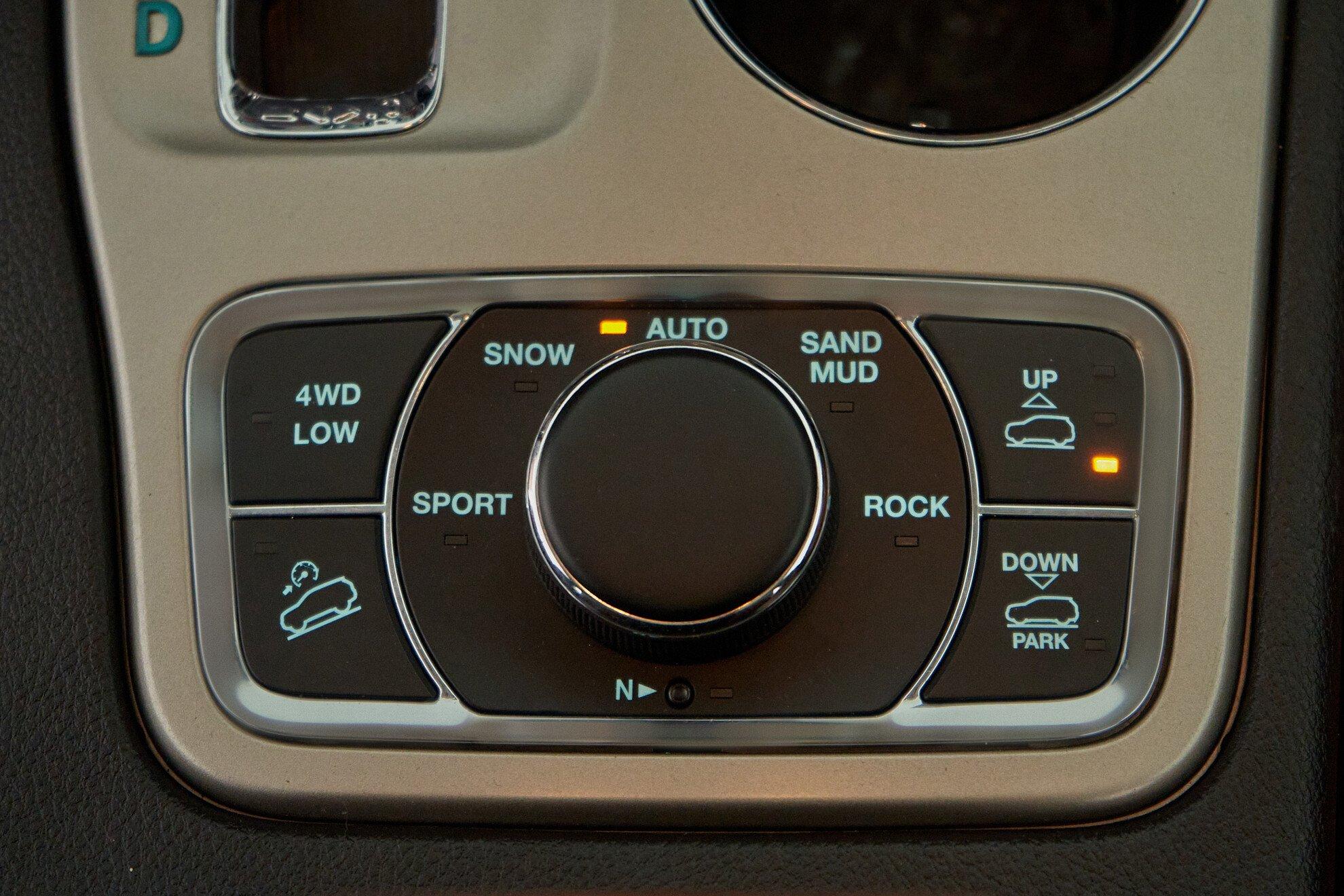 Jeep Grand Cherokee 2011, белый
