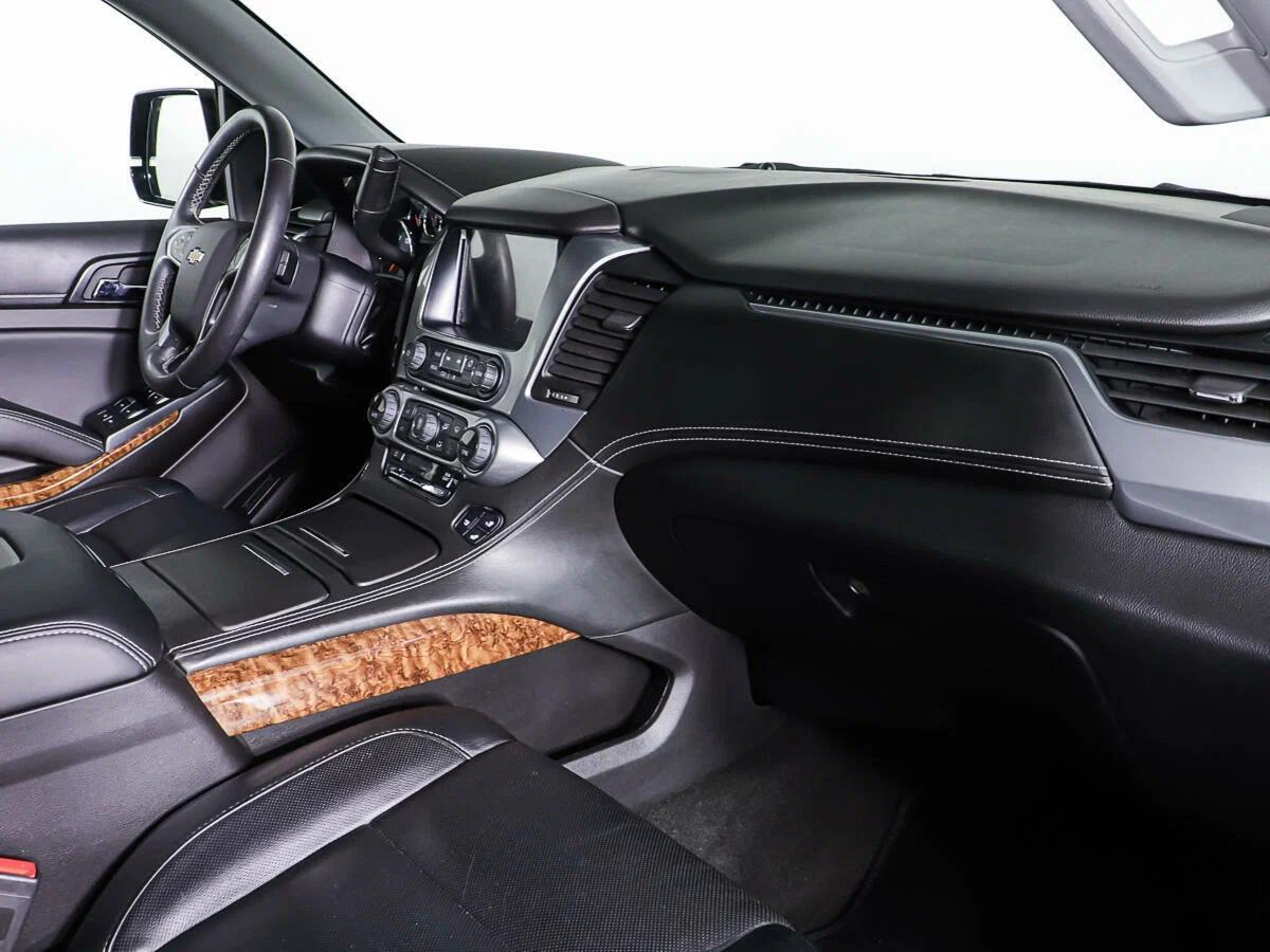 Chevrolet Tahoe 2015, серый