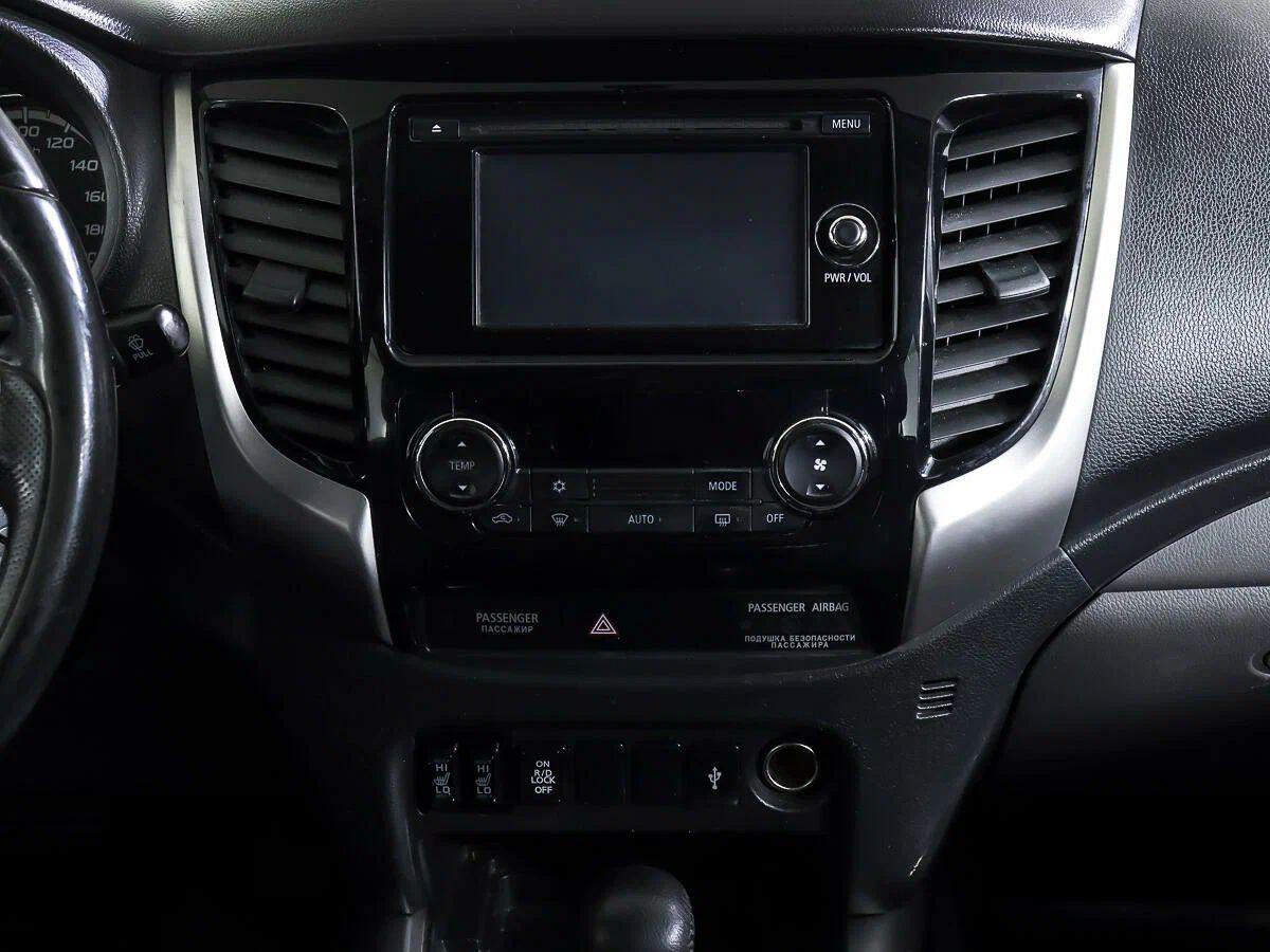 Mitsubishi L200 2017, серый