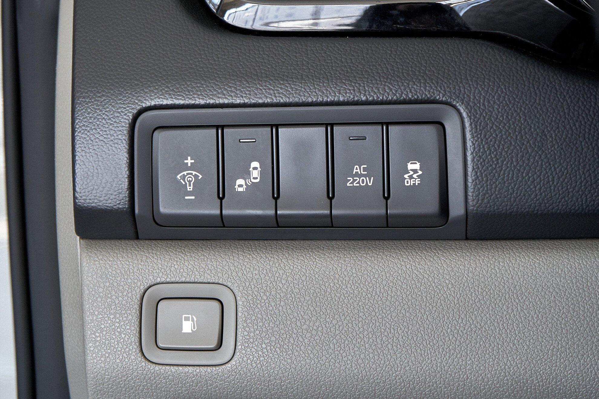 Kia Carnival 2017, белый