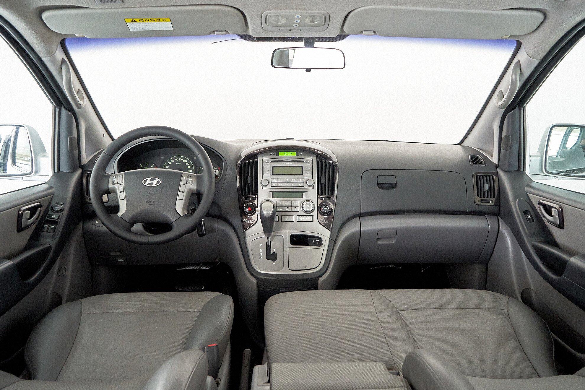 Hyundai Grand Starex 2012, серебряный
