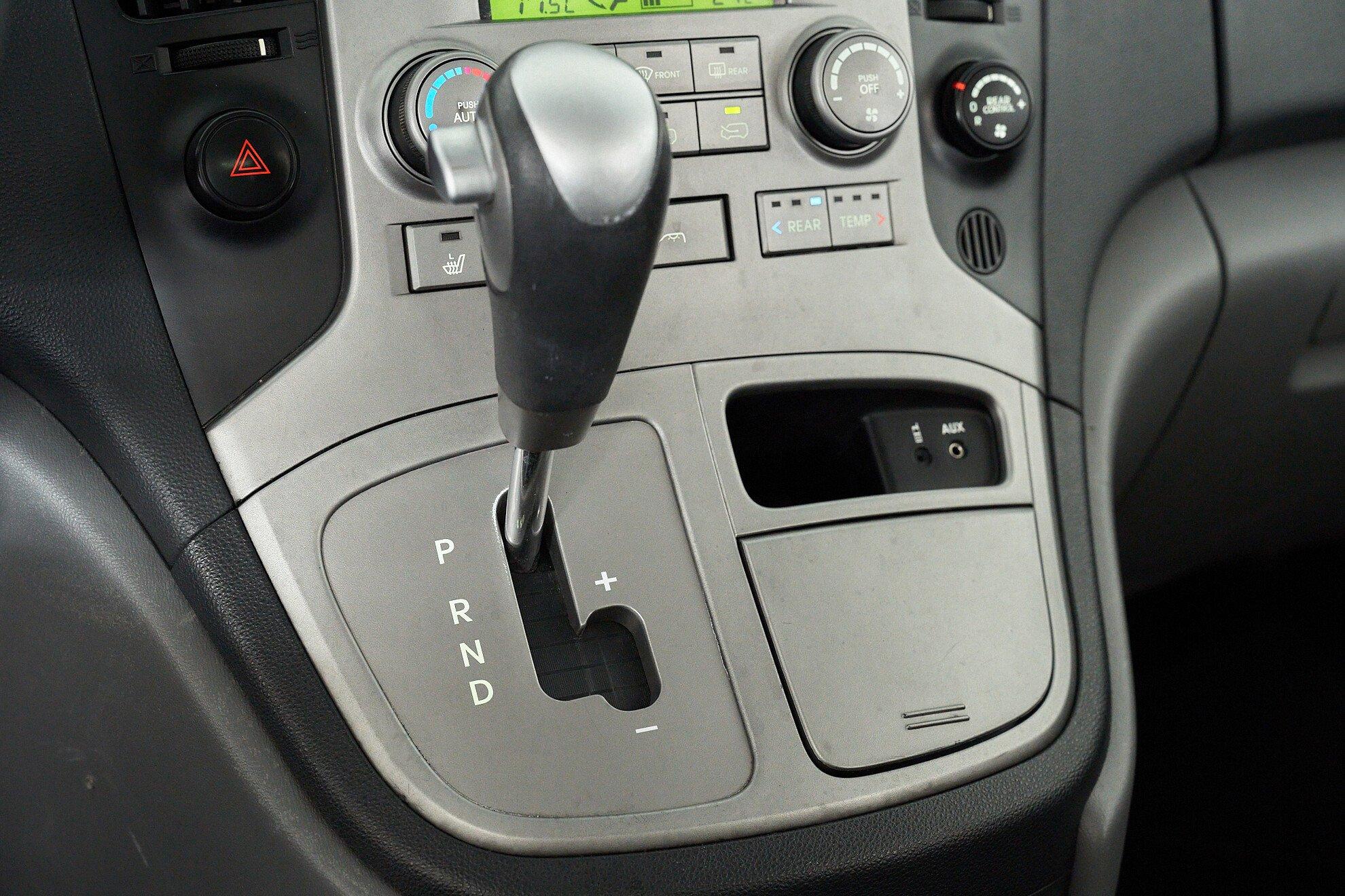 Hyundai Grand Starex 2012, серый