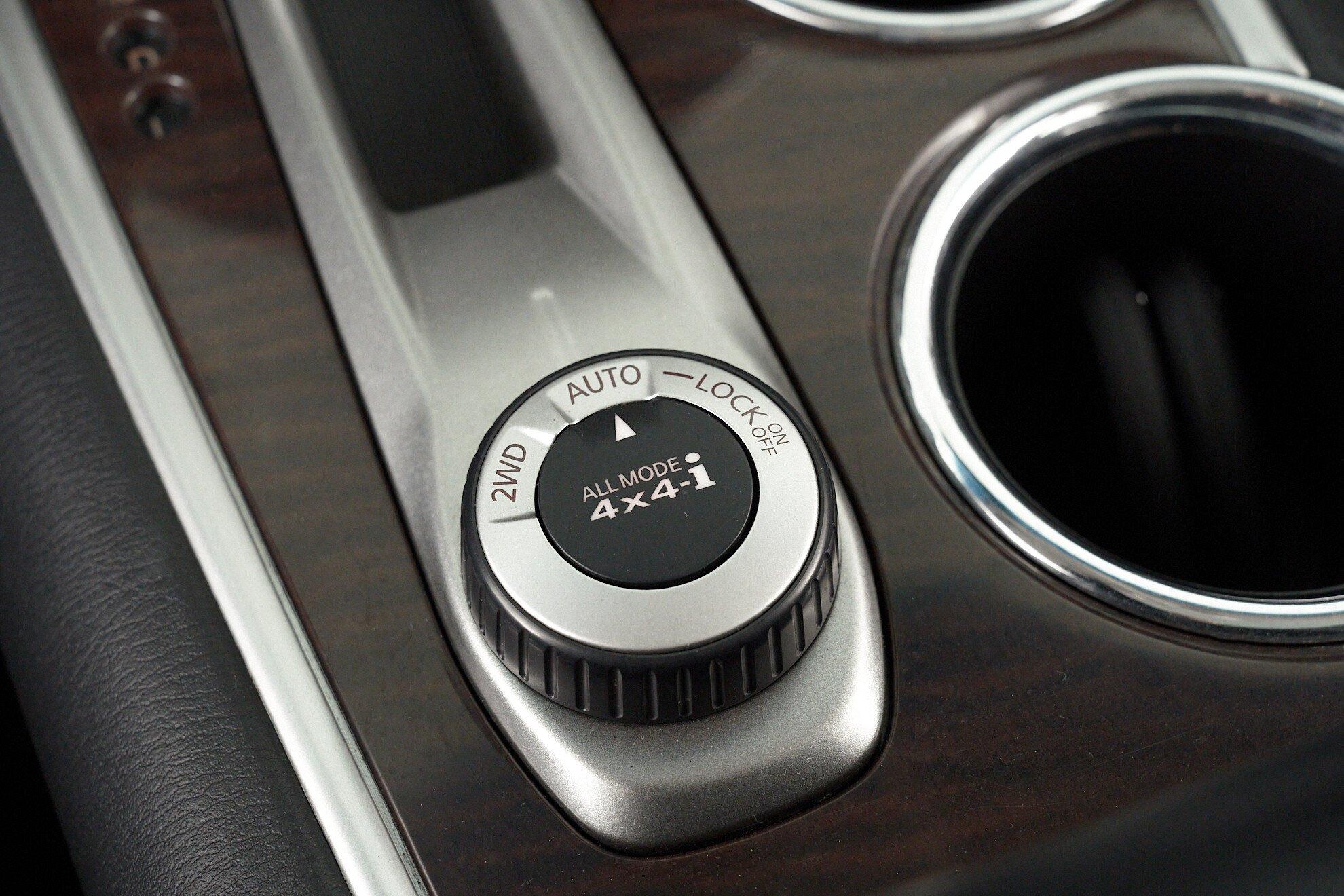 Nissan Pathfinder 2015, черный