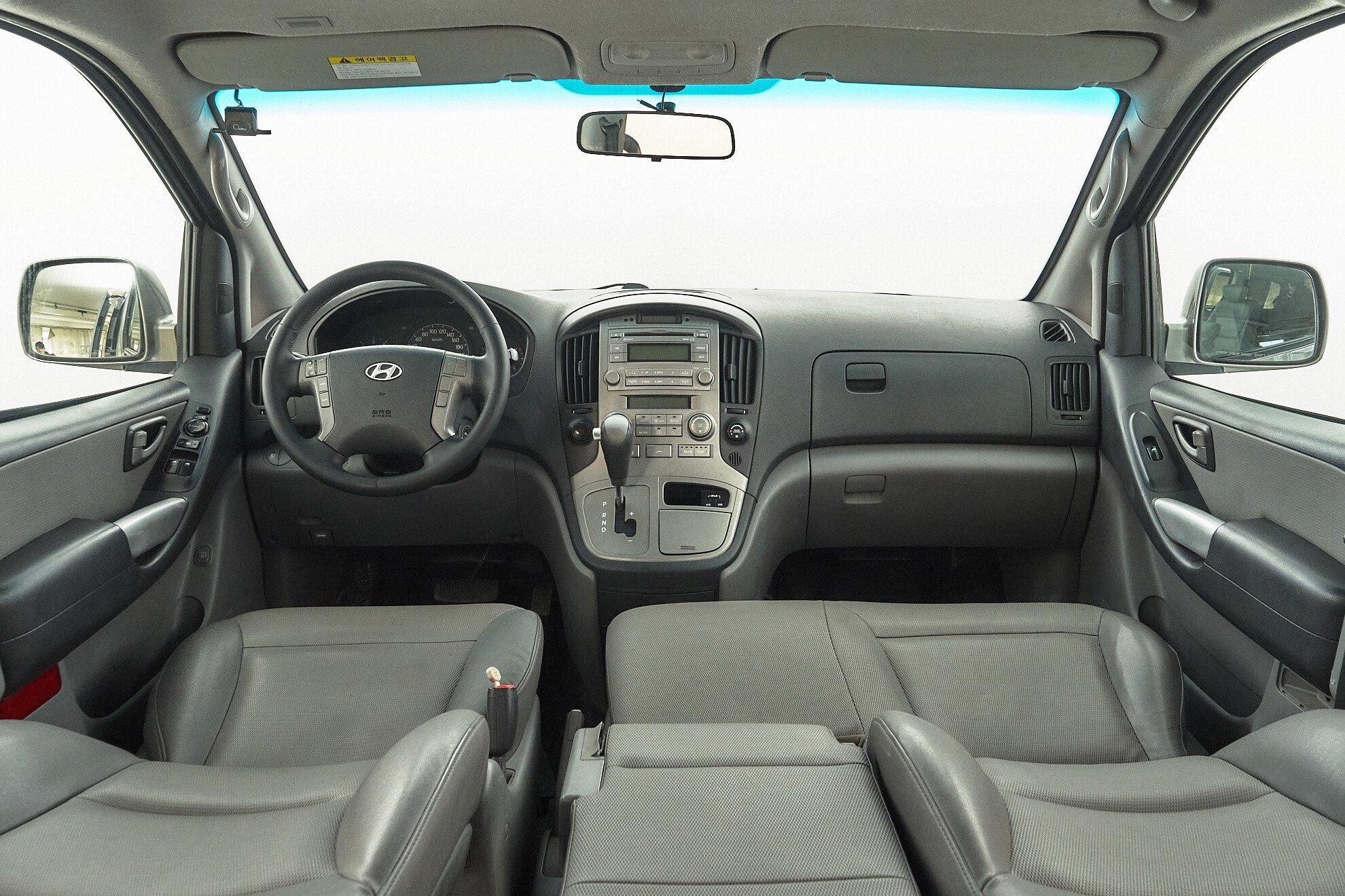 Hyundai Grand Starex 2010, серебряный