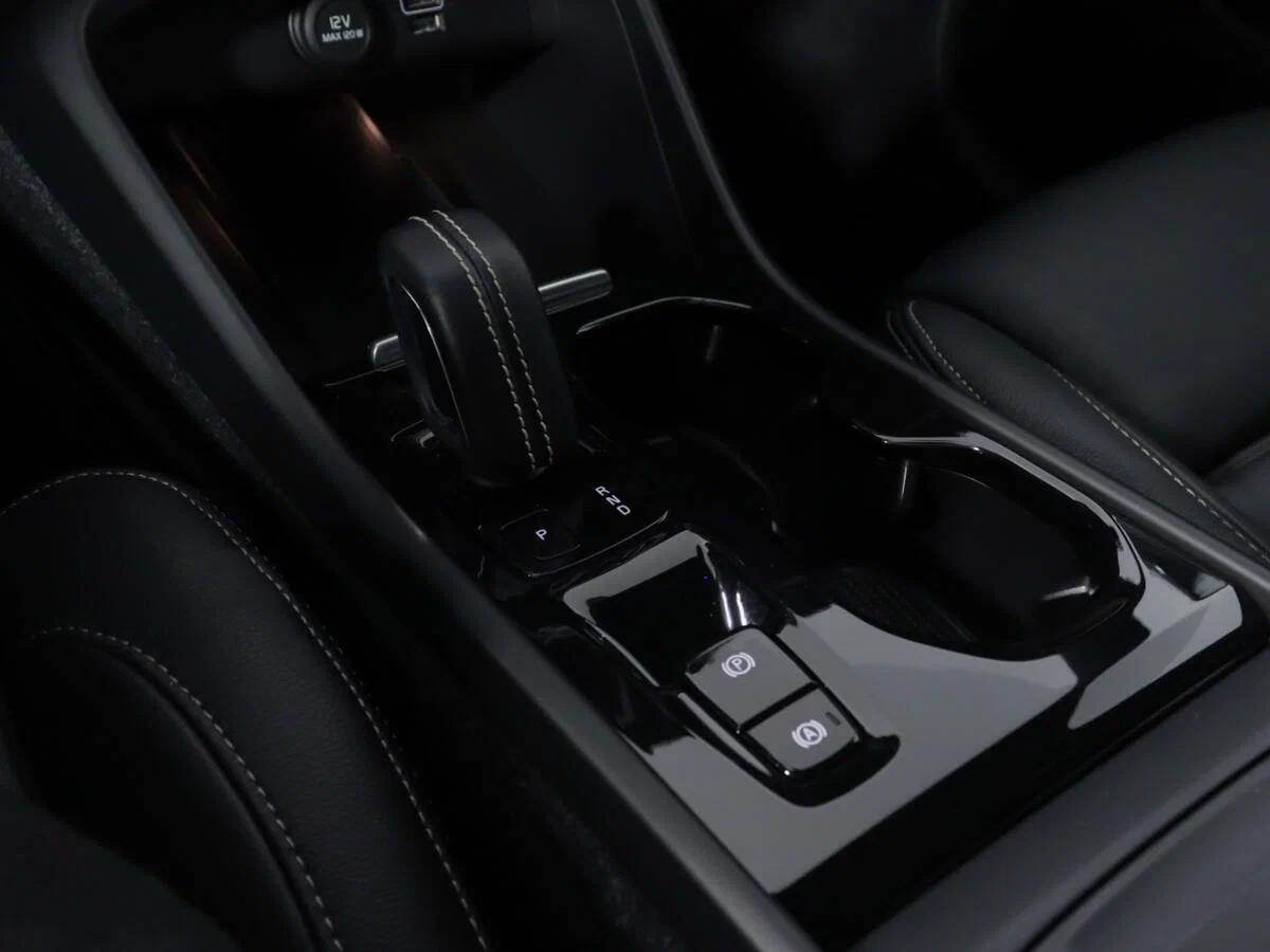 Volvo XC40 2020, белый