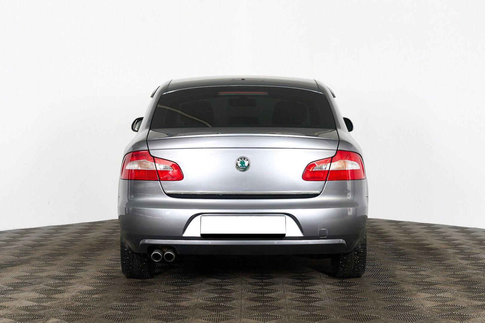 Skoda Superb 2011, серый