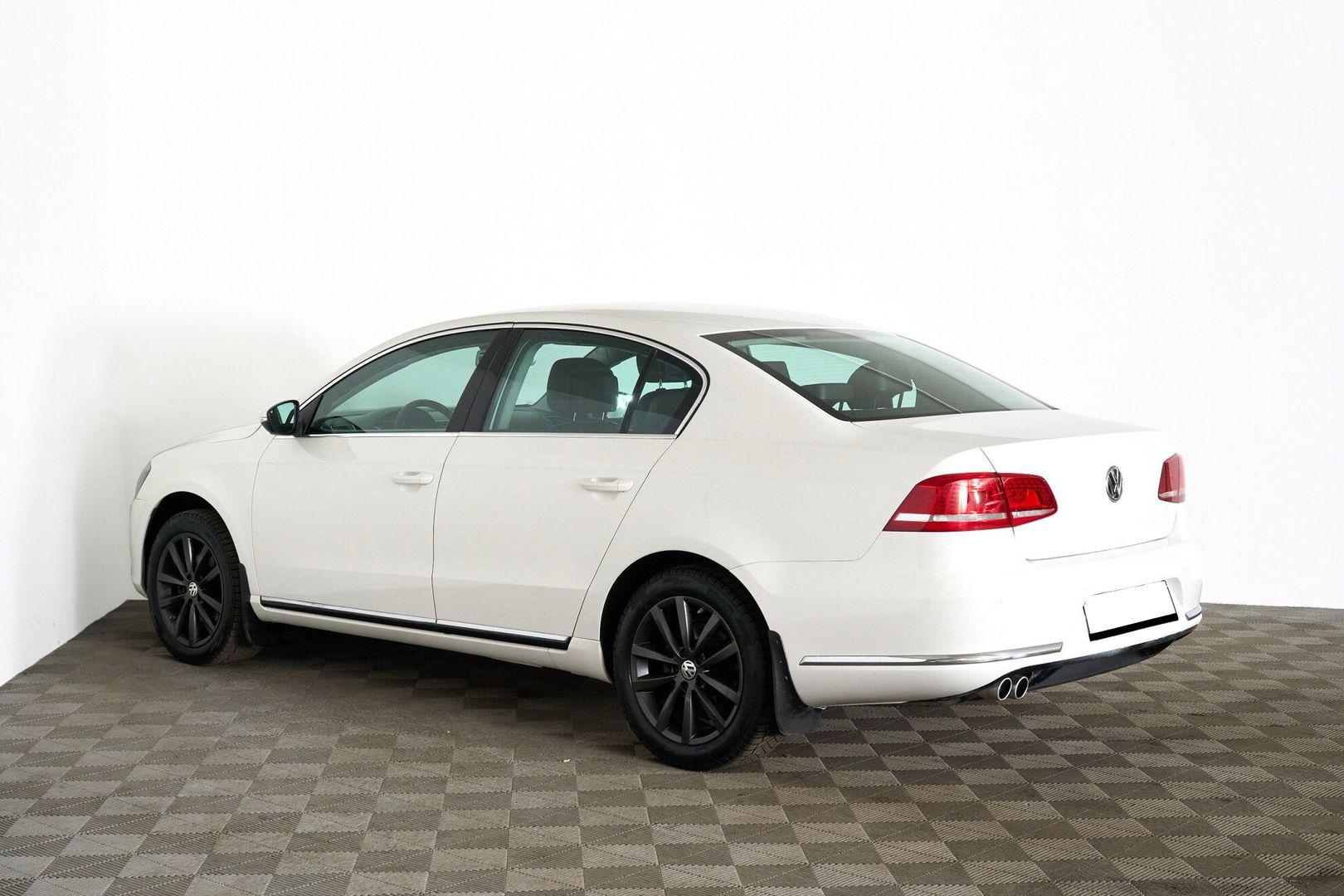 Volkswagen Passat 2011, белый