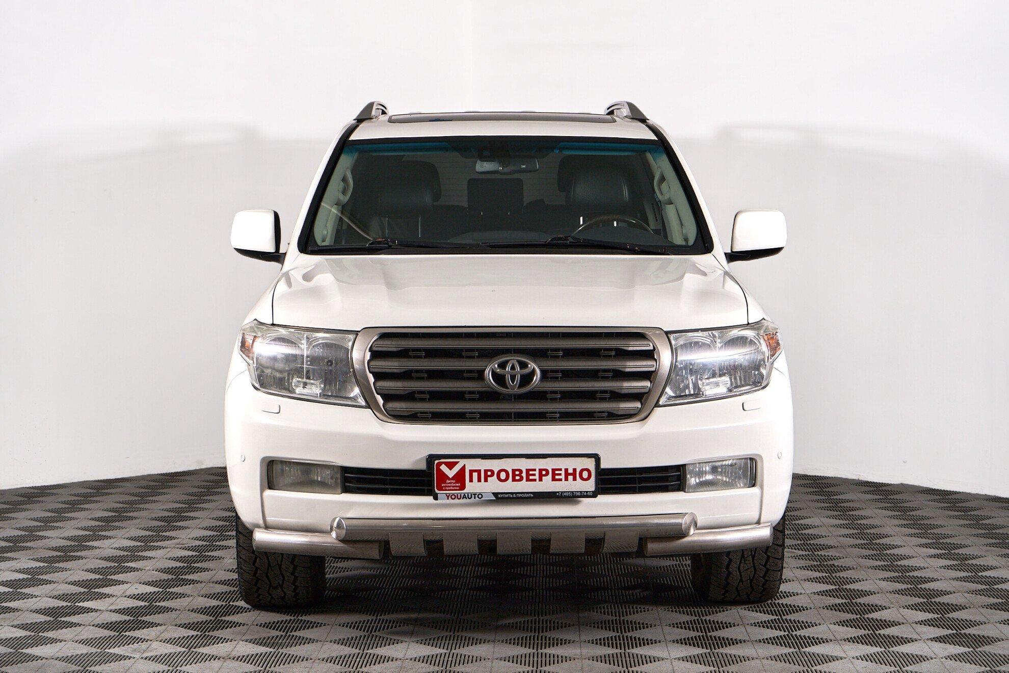 Toyota Land Cruiser 2011, белый