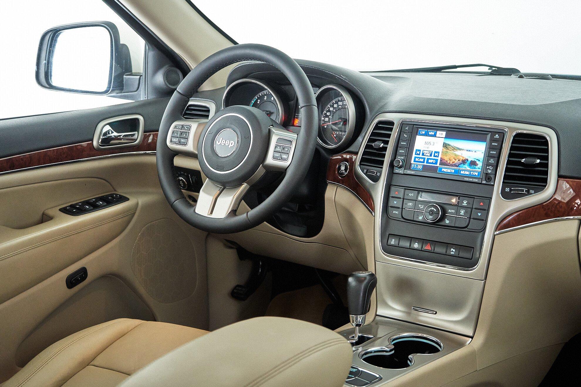 Jeep Grand Cherokee 2010, белый