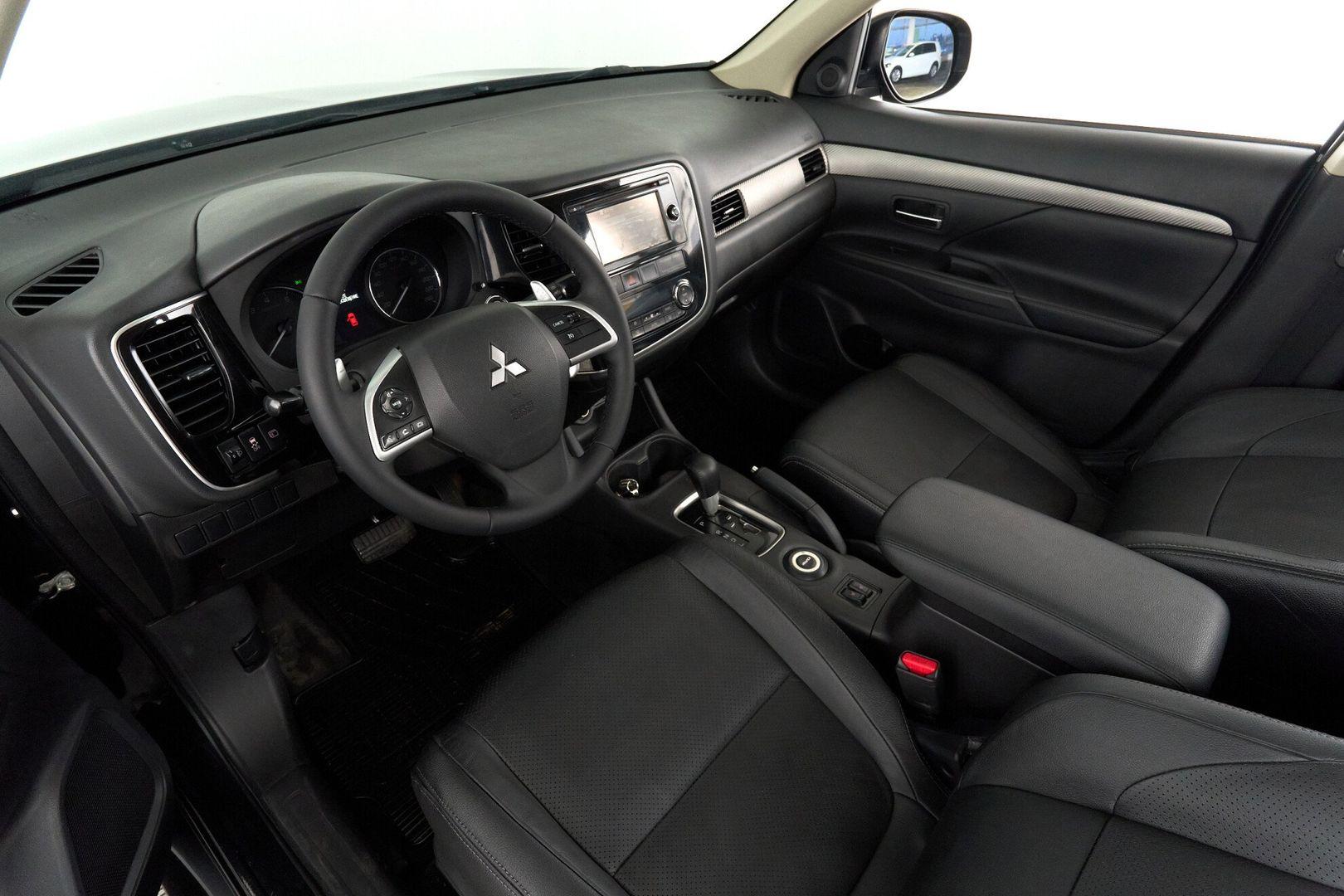Mitsubishi Outlander 2014, черный