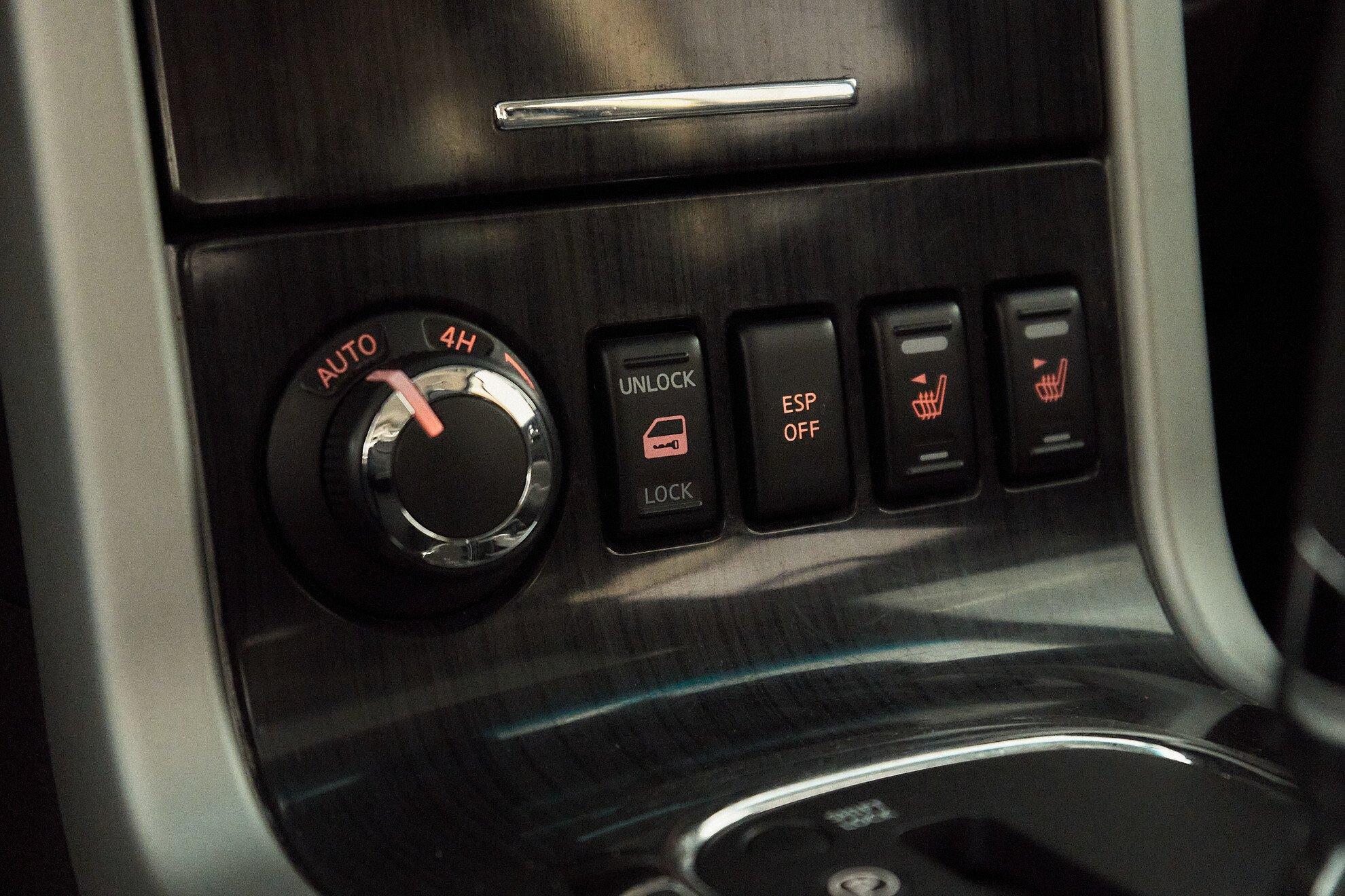 Nissan Pathfinder 2012, черный