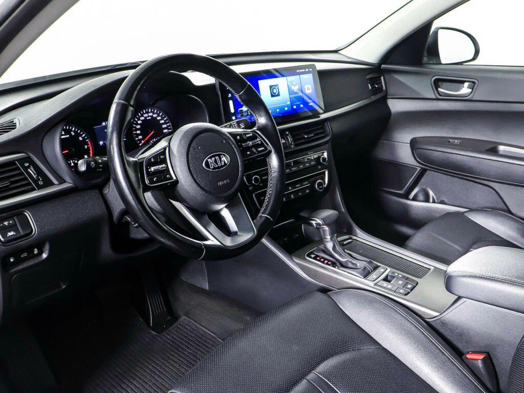 Kia K5 2019, белый