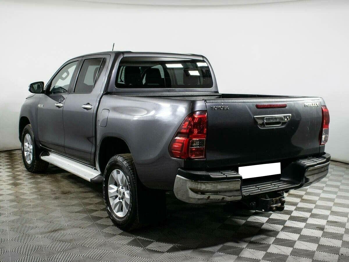 Toyota Hilux 2017, серый