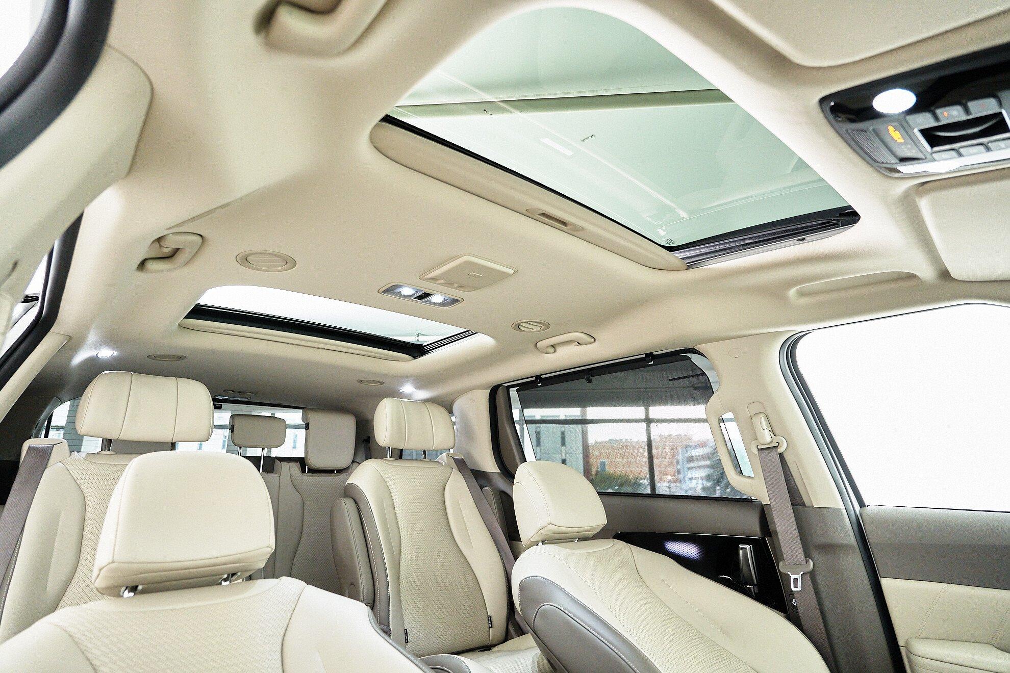Kia Carnival 2023, белый