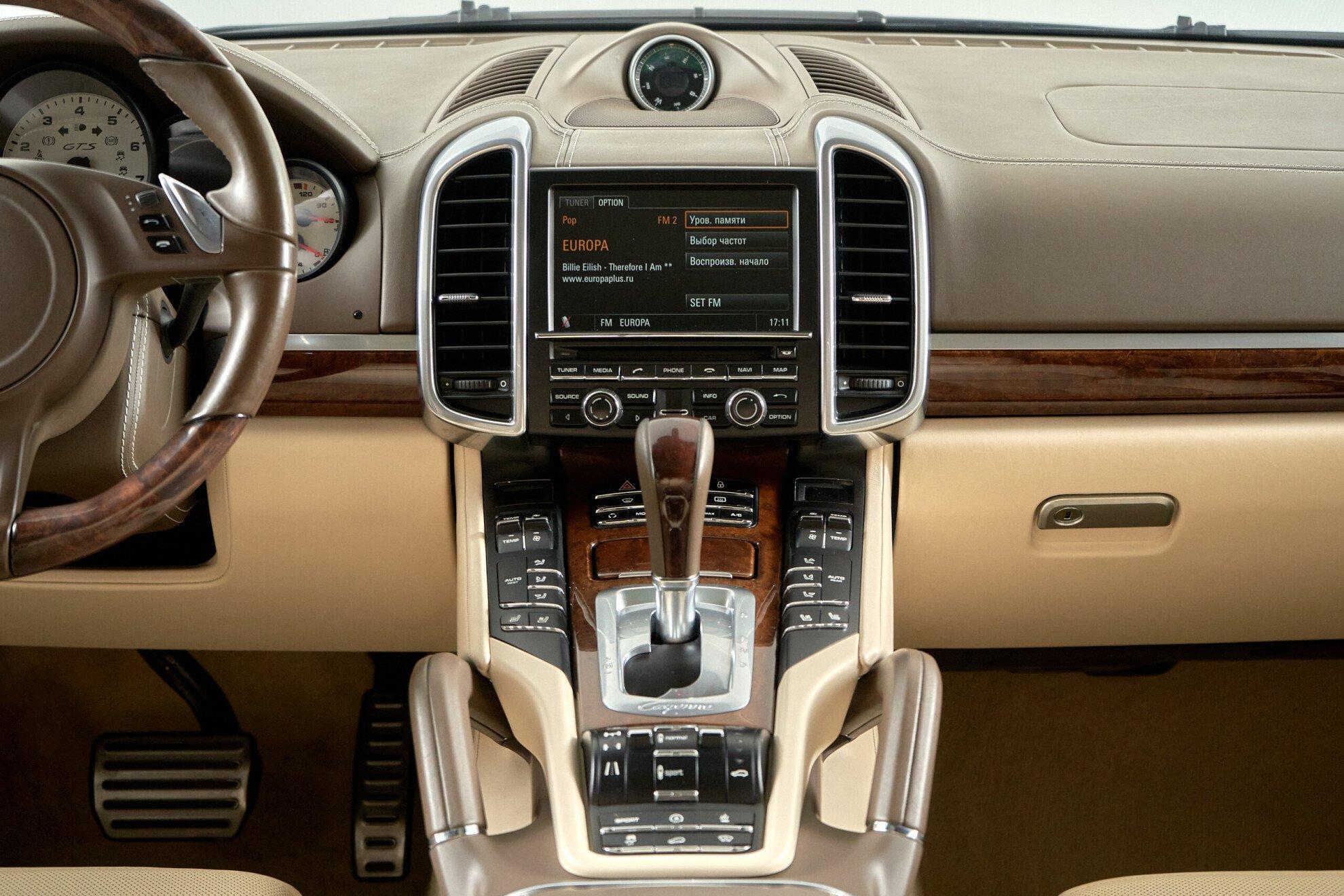 Porsche Cayenne 2012, черный