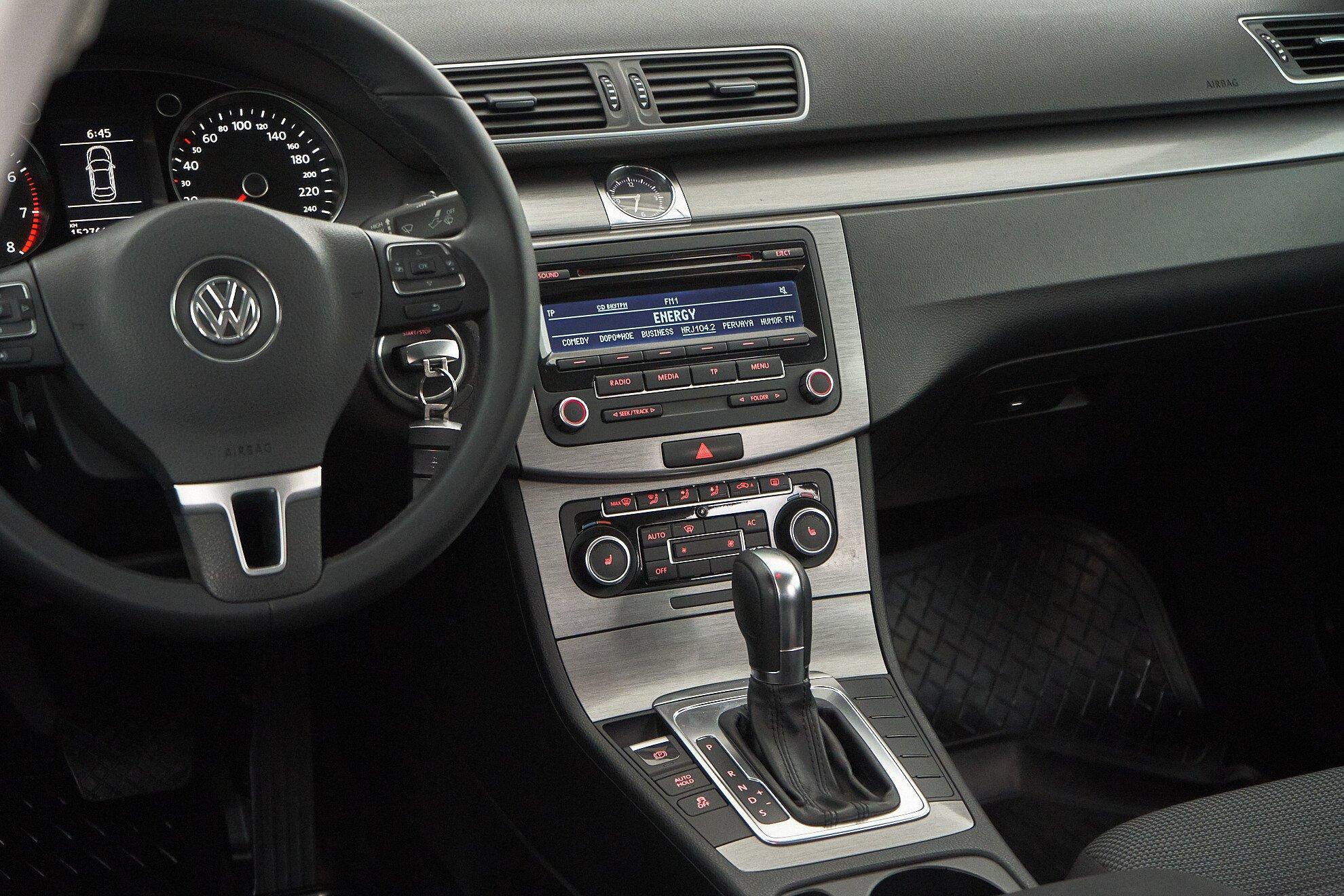 Volkswagen Passat 2011, серый