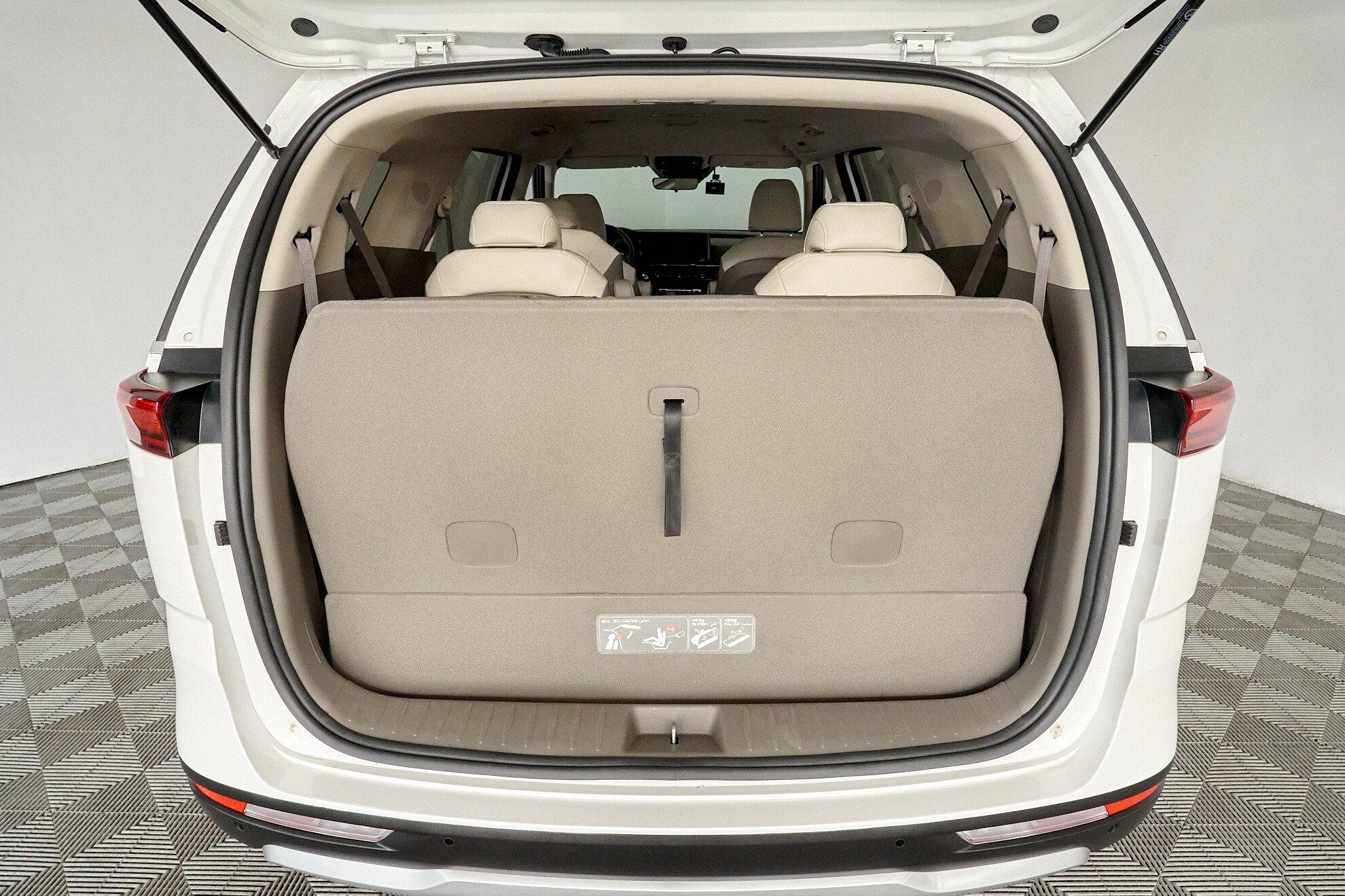 Kia Carnival 2021, белый