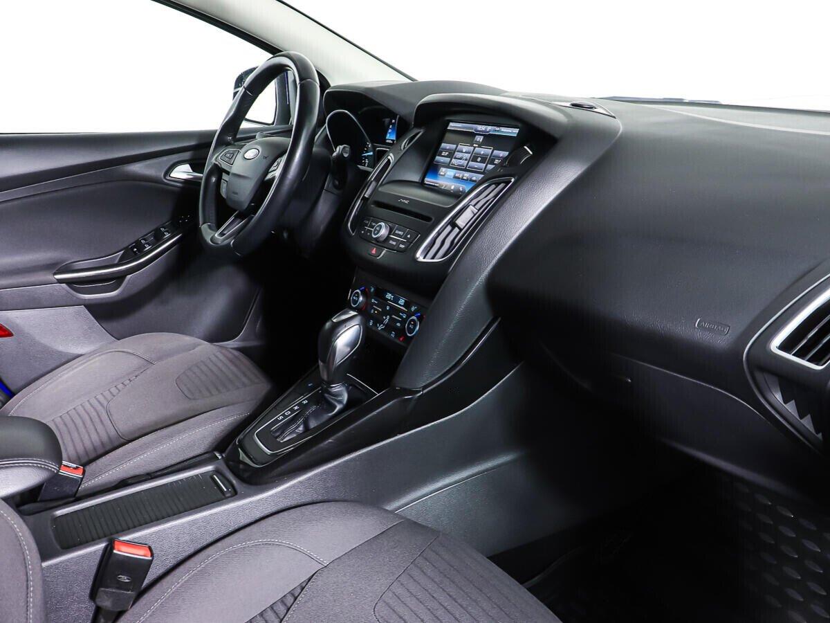 Ford Focus 2018, синий