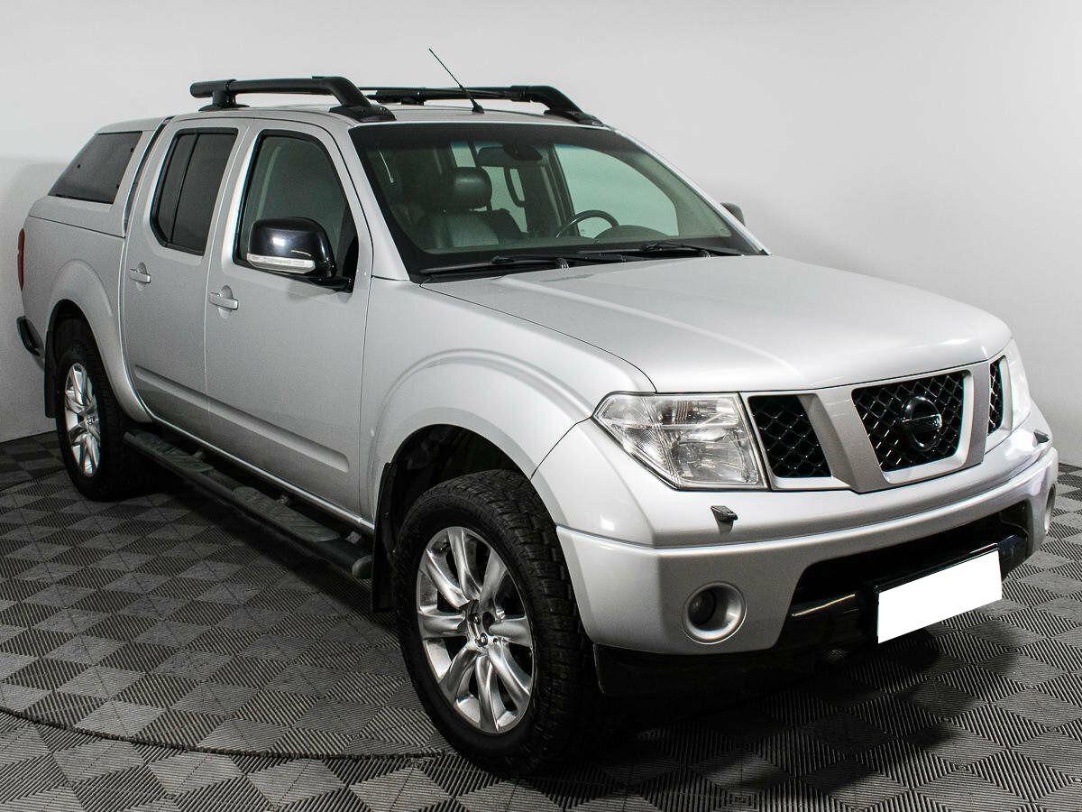 Nissan Navara (Frontier) 2010, серебряный