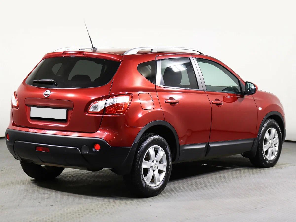 Nissan Qashqai 2013, красный