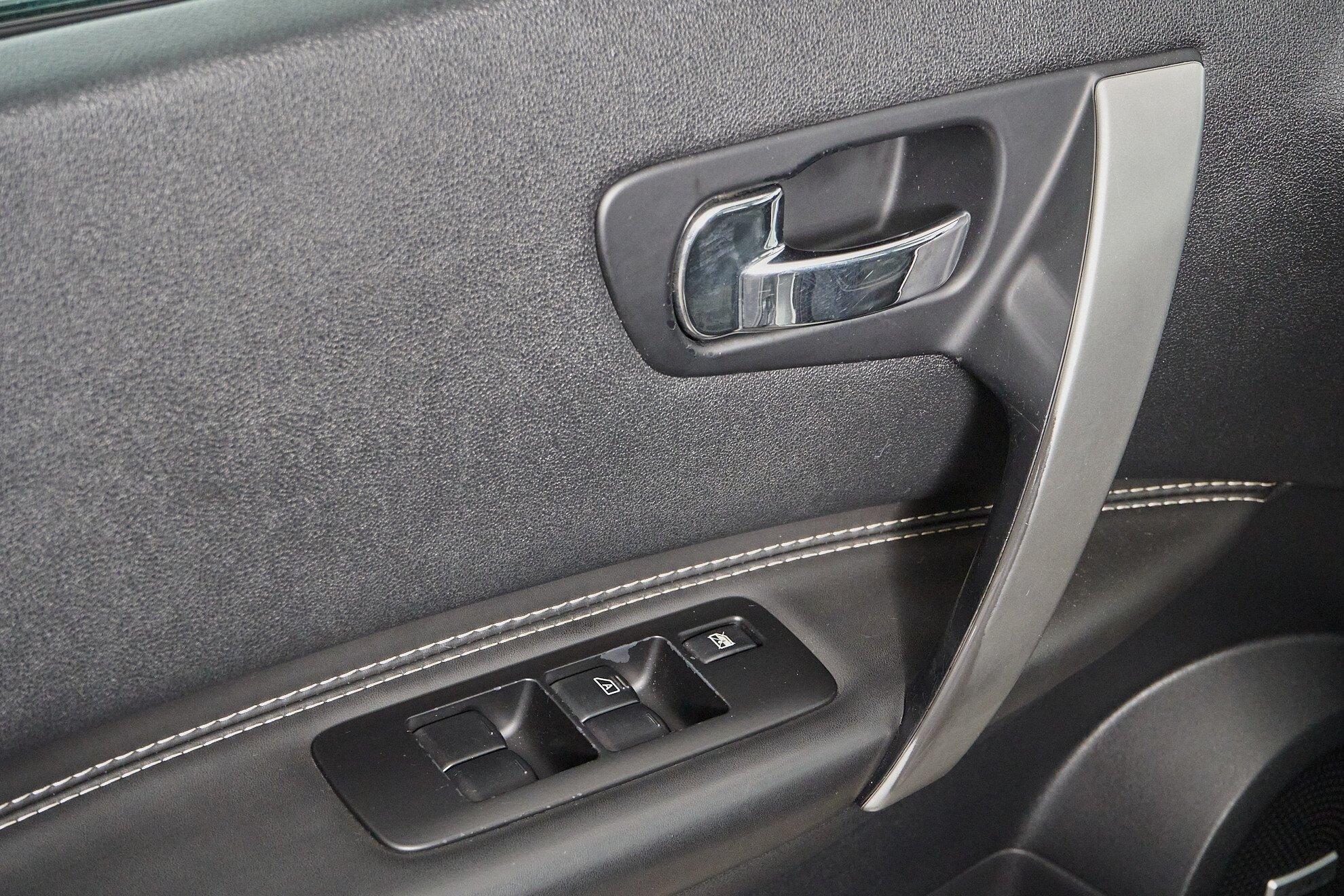 Nissan Qashqai 2011, серебряный