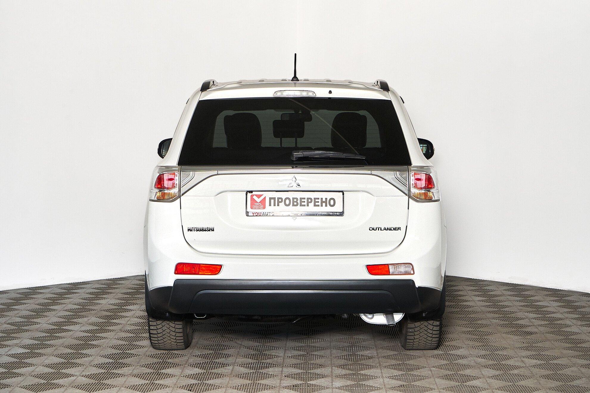 Mitsubishi Outlander 2013, белый