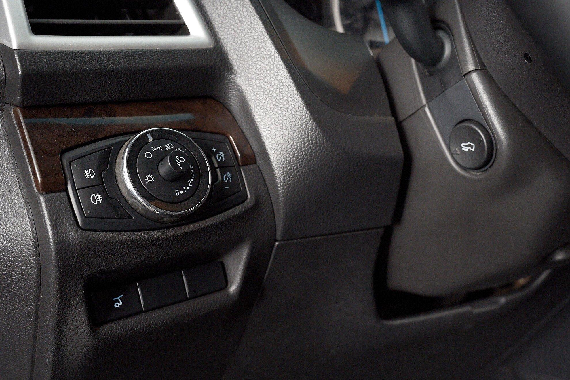 Ford Explorer 2012, серебряный