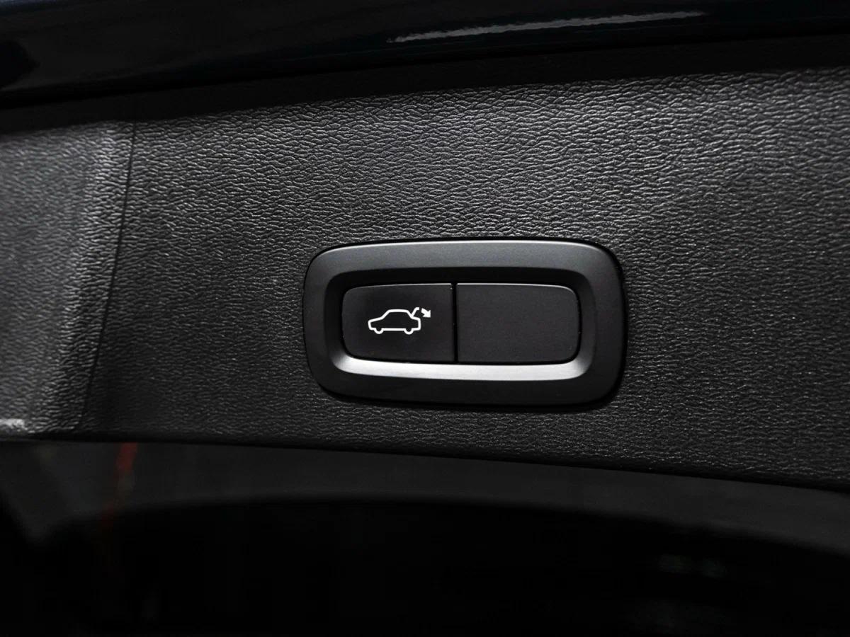 Volvo XC40 2018, голубой