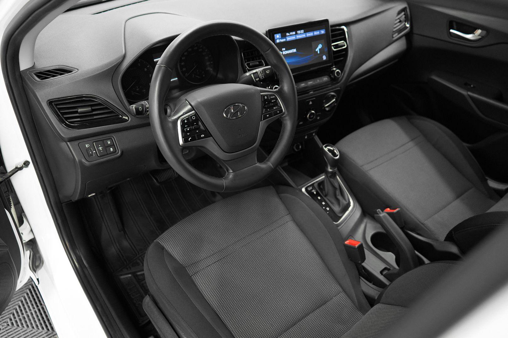 Hyundai Solaris 2021, белый