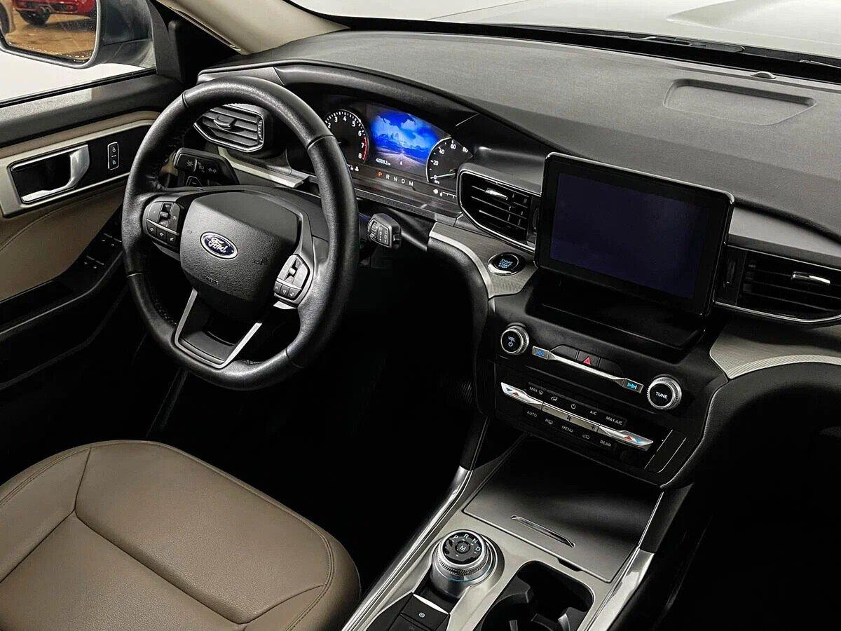 Ford Explorer 2022, серебряный
