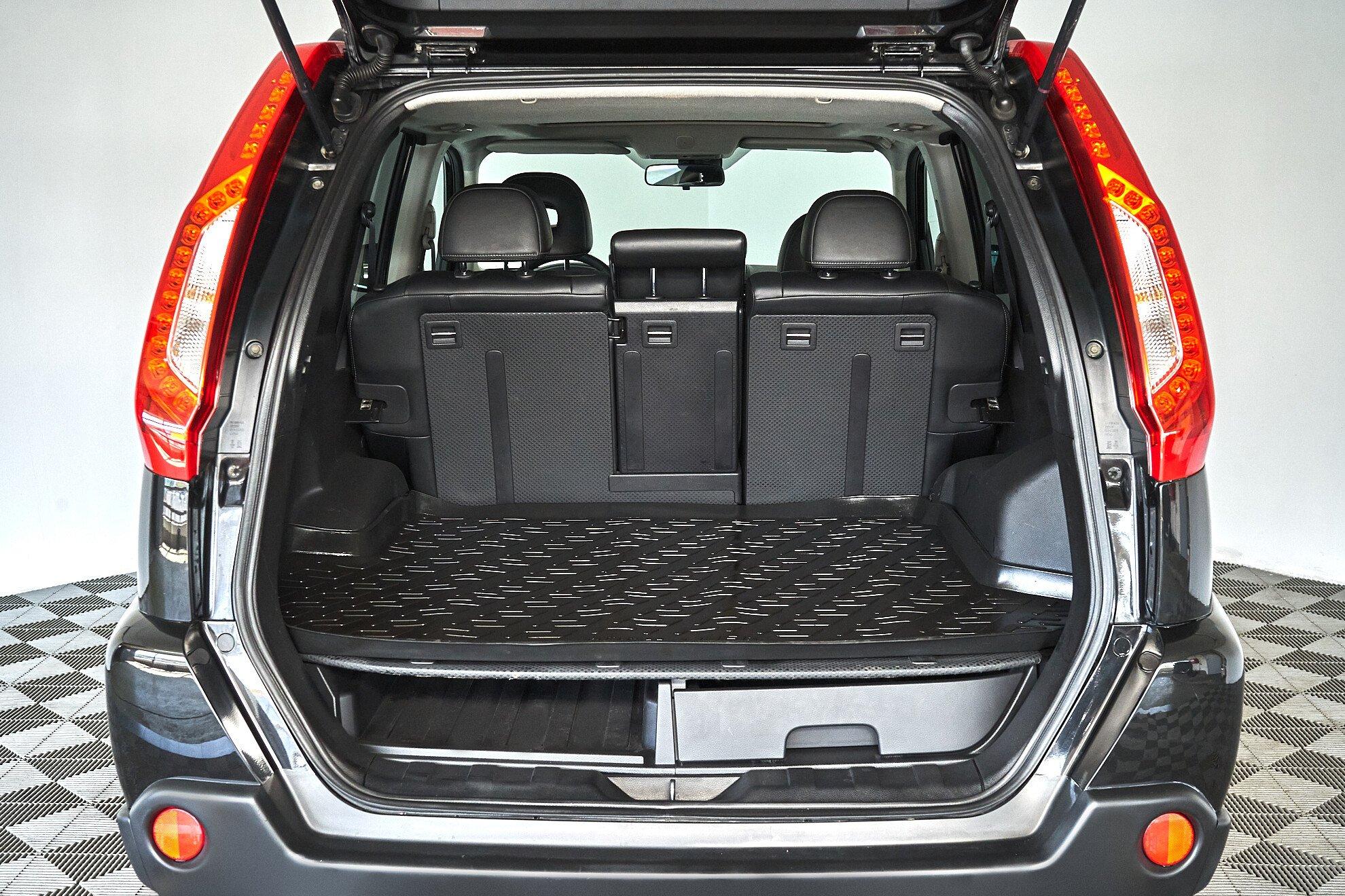 Nissan X-Trail 2011, черный