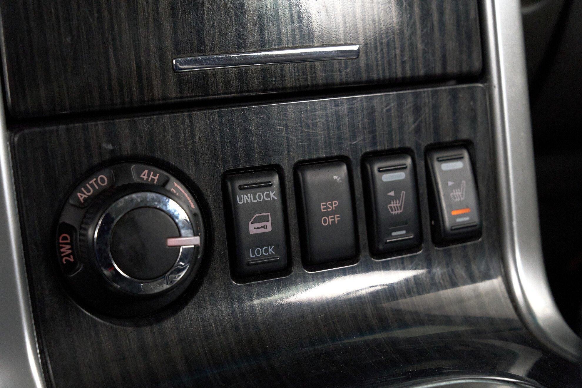 Nissan Pathfinder 2011, пурпурный