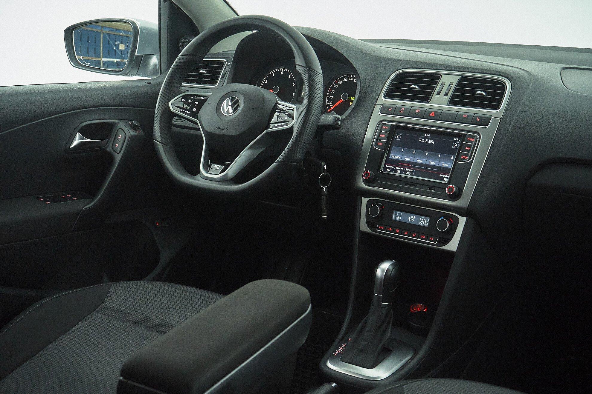 Volkswagen Polo 2019, серебряный