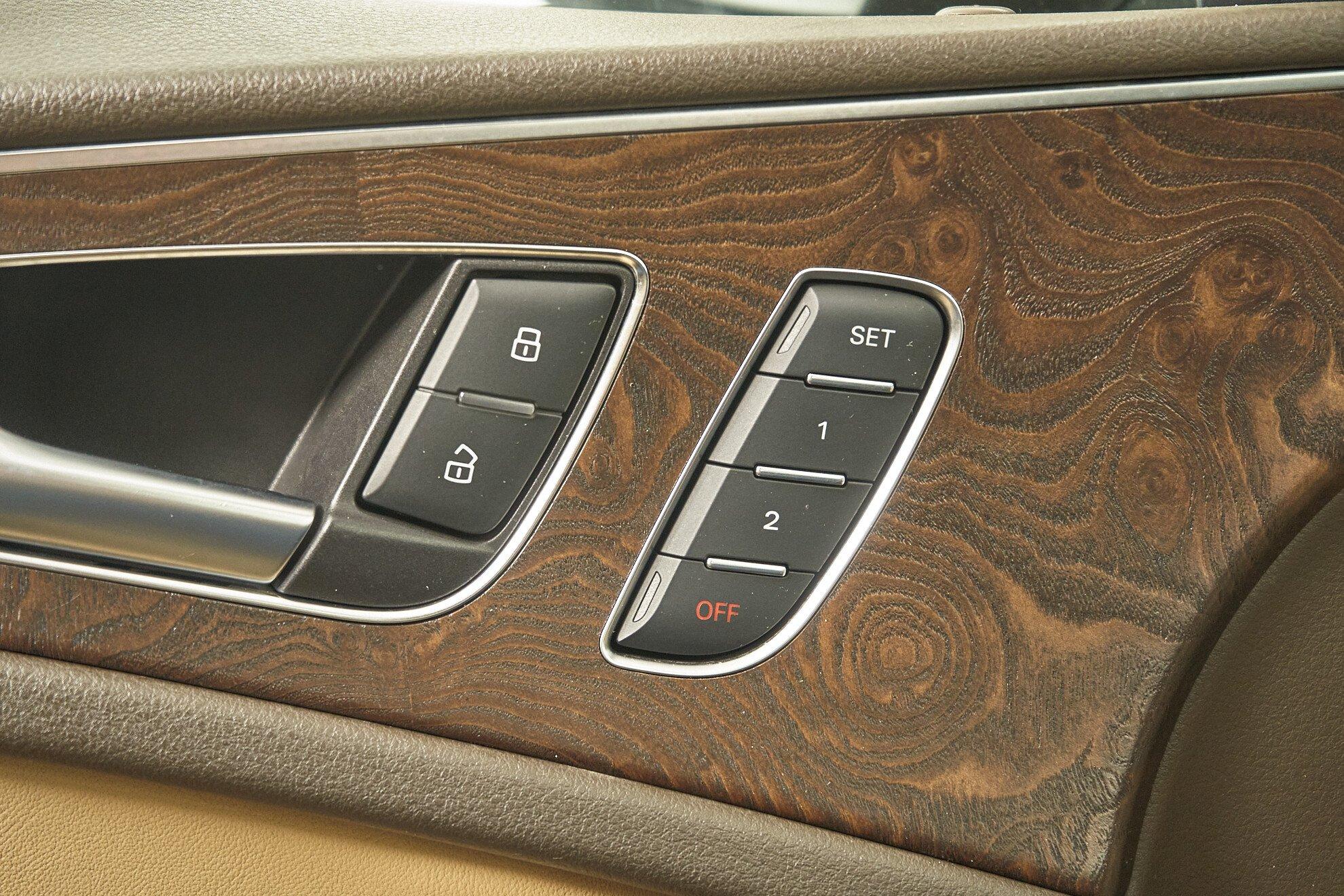 Audi A6 2012, черный