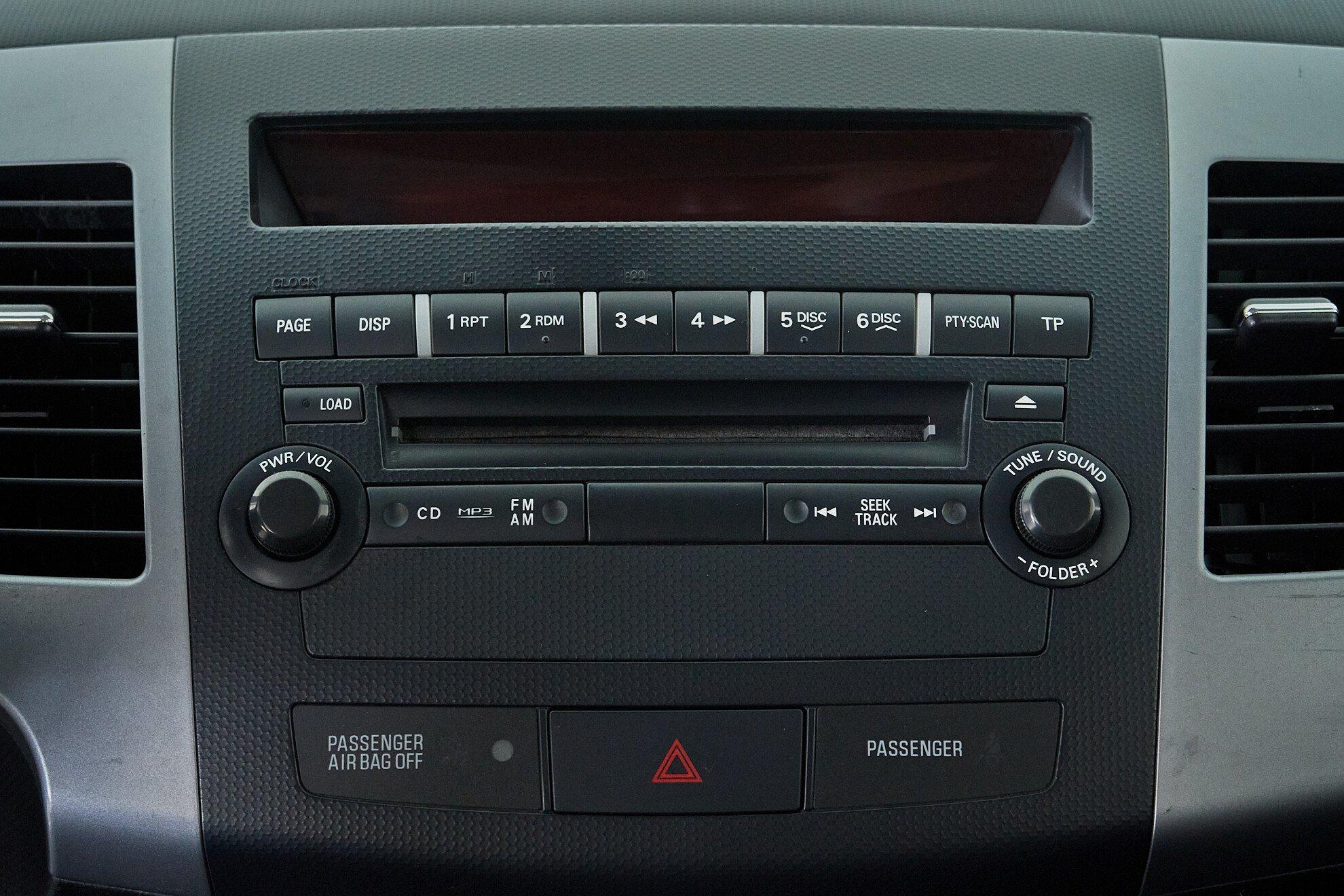 Mitsubishi Outlander 2010, серебряный