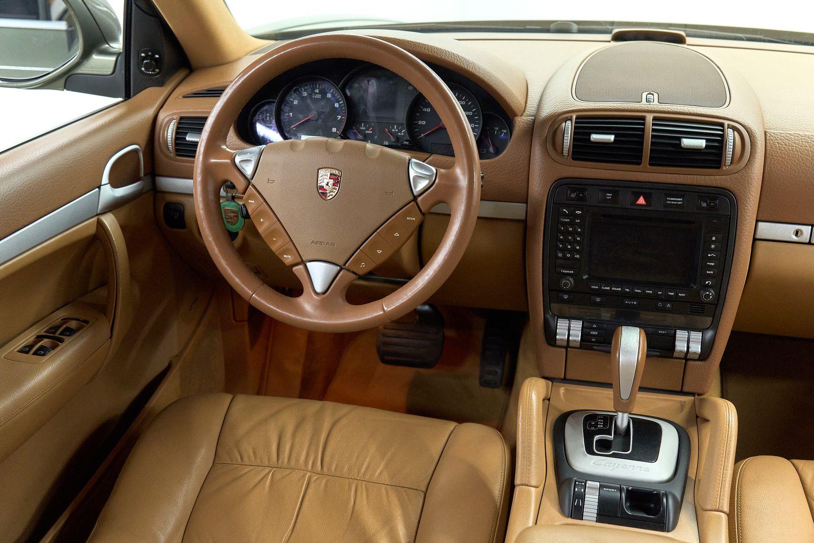 Porsche Cayenne 2009, зеленый
