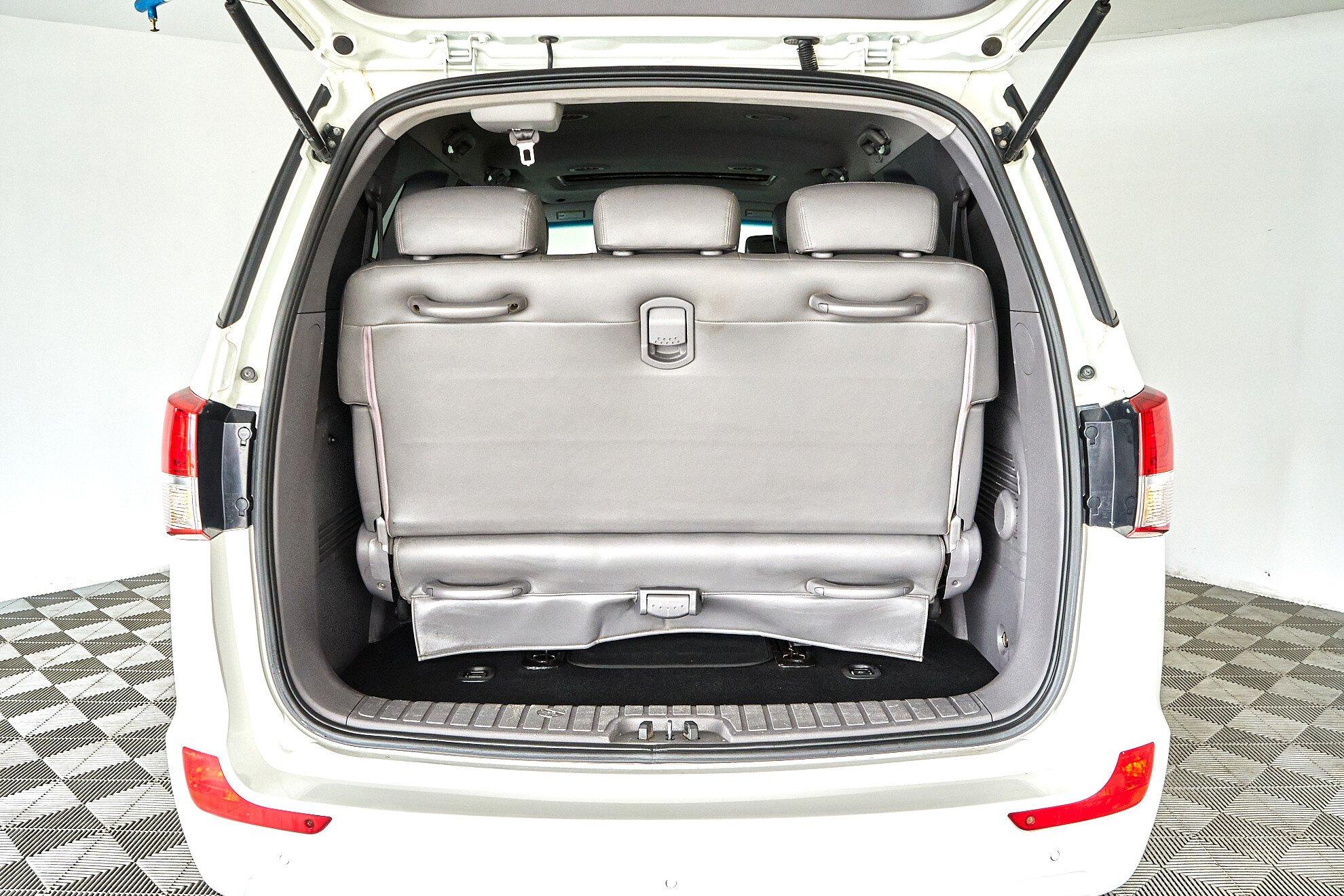 SsangYong Stavic 2014, белый