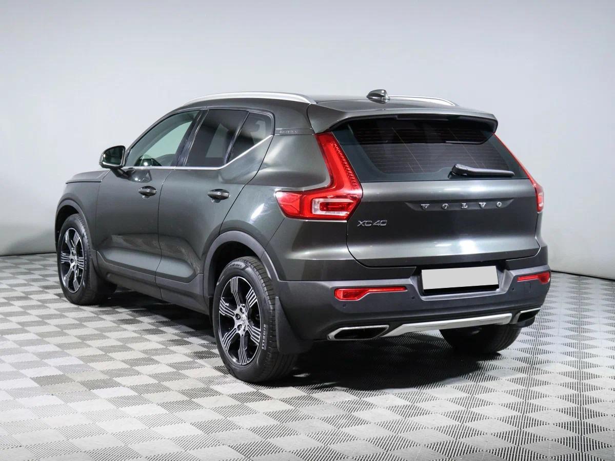Volvo XC40 2018, серый