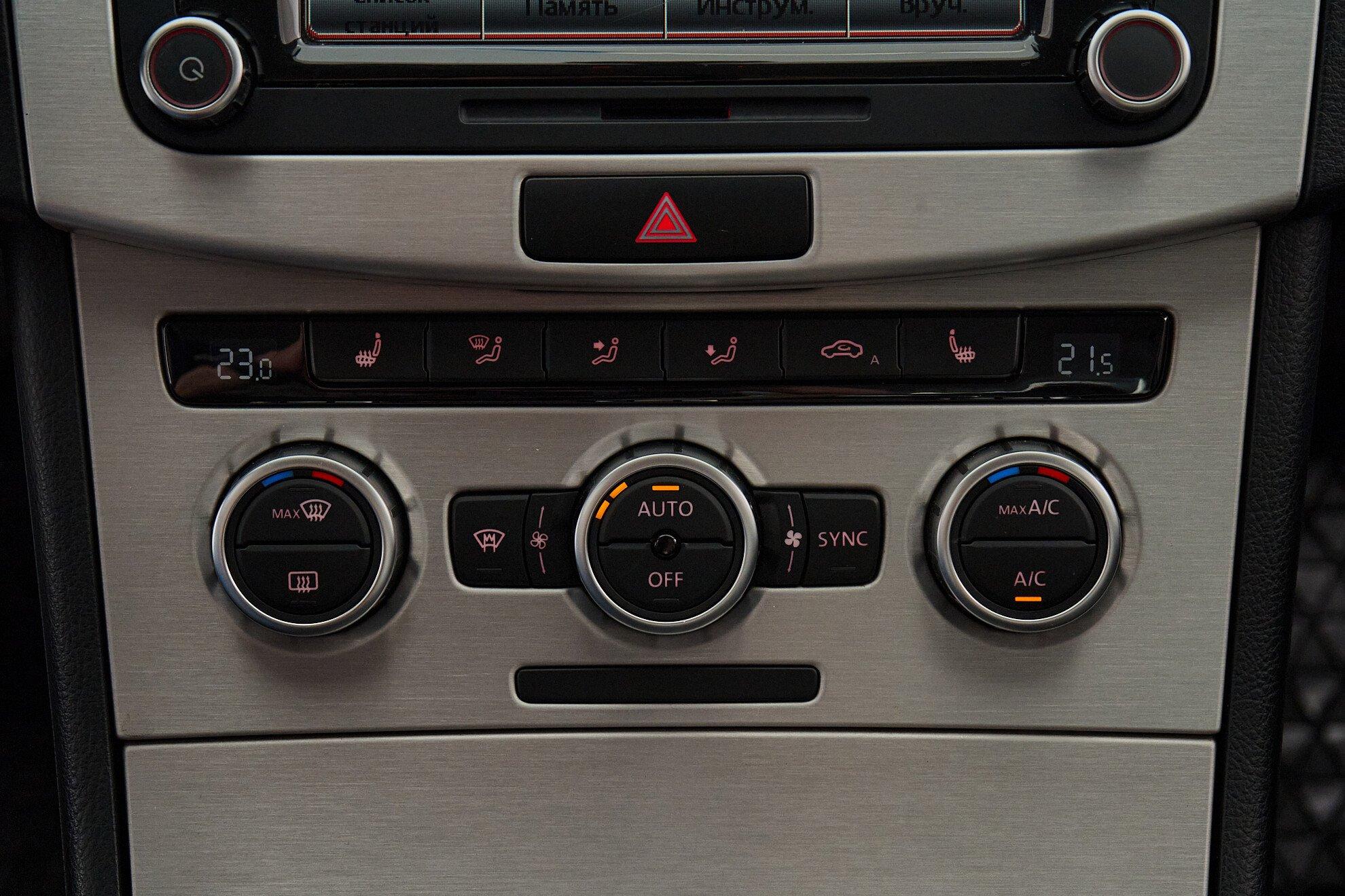 Volkswagen Passat 2012, синий