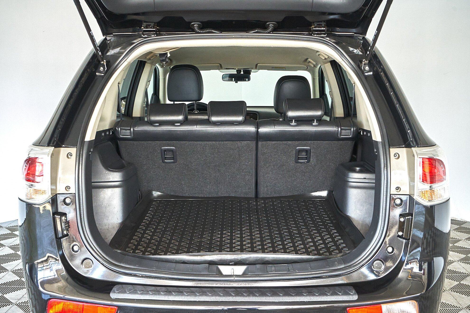 Mitsubishi Outlander 2012, черный