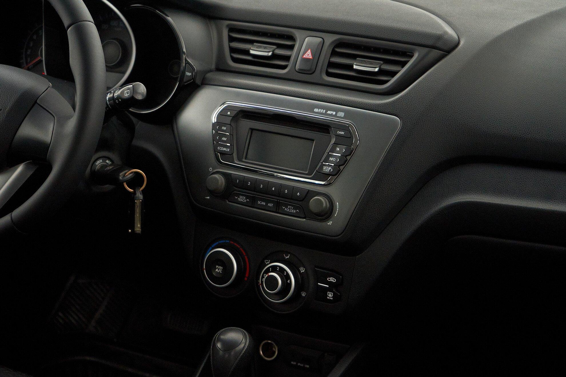 Kia Rio 2013, черный