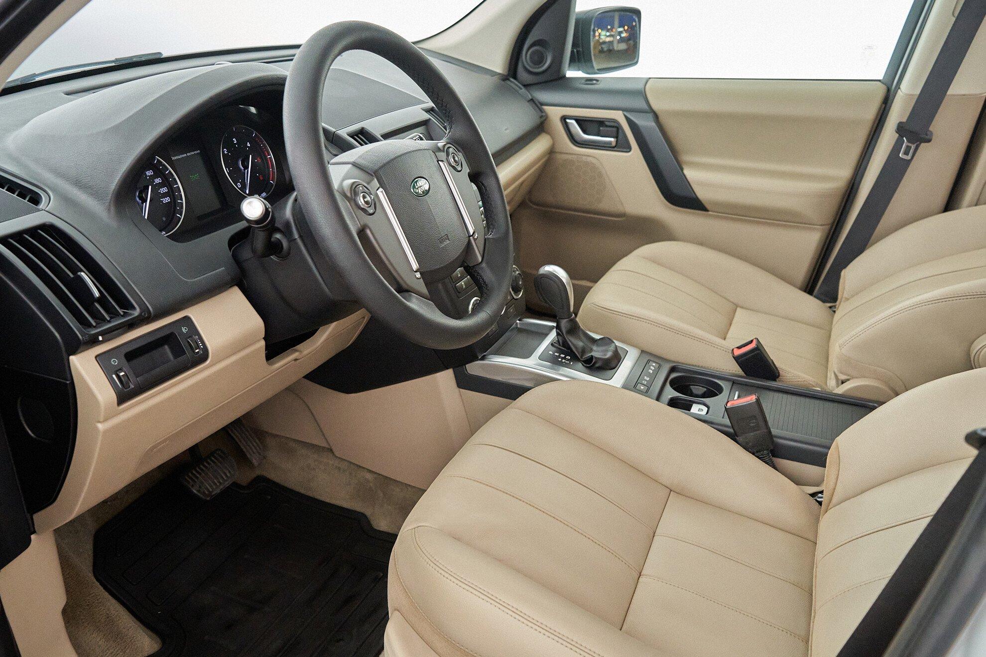 Land Rover Freelander 2013, белый