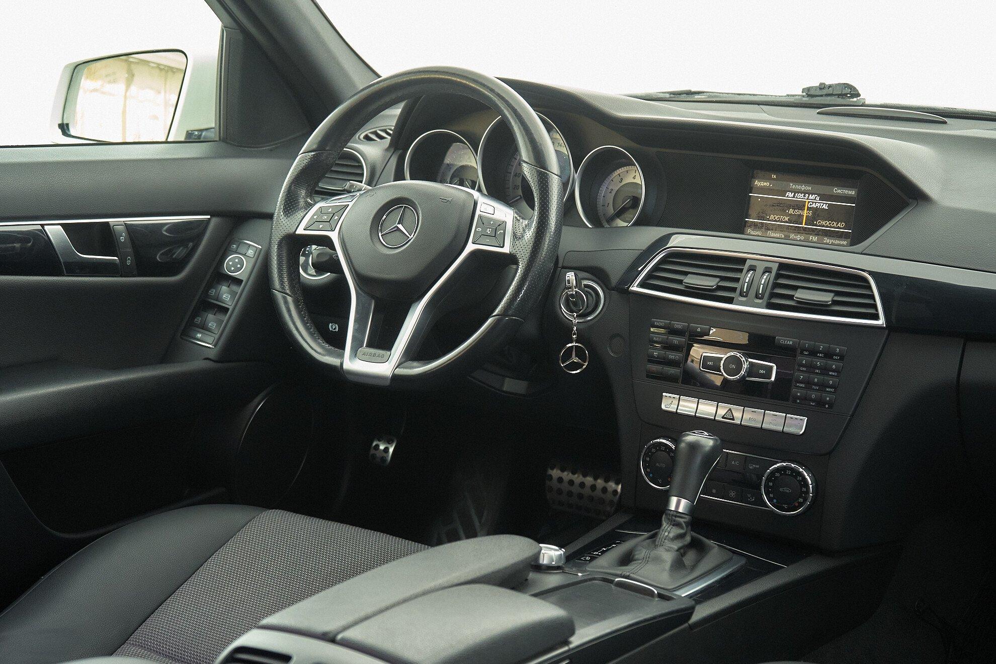 Mercedes-Benz C-Класс 2013, белый