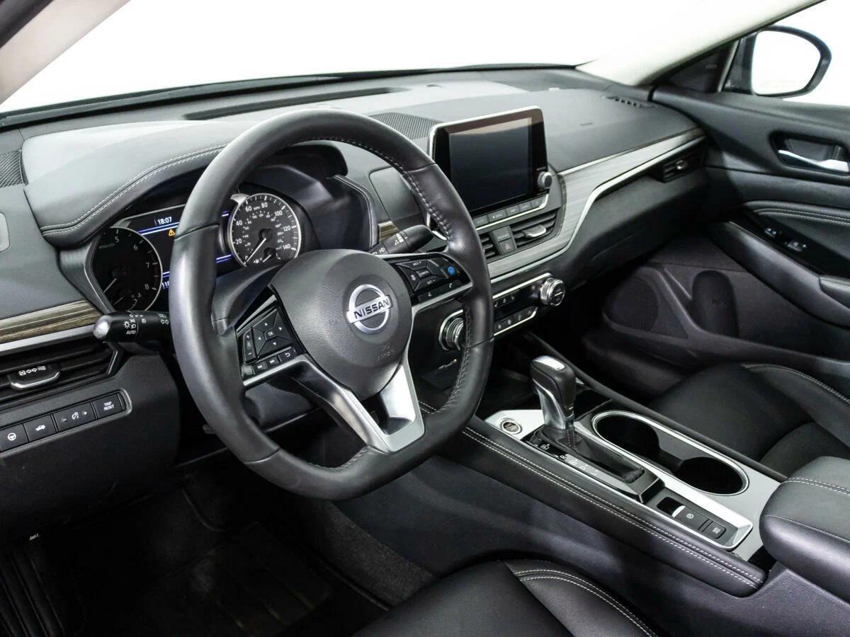 Nissan Altima 2021, серый