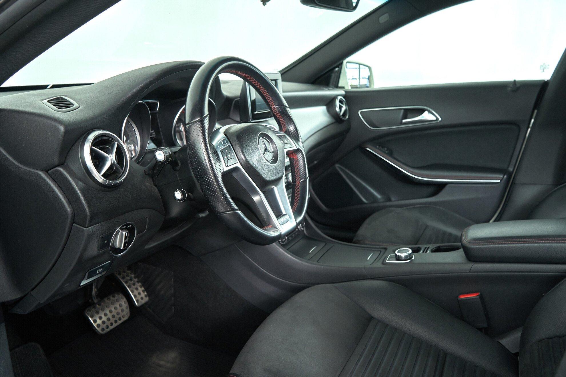 Mercedes-Benz CLA 2013, белый