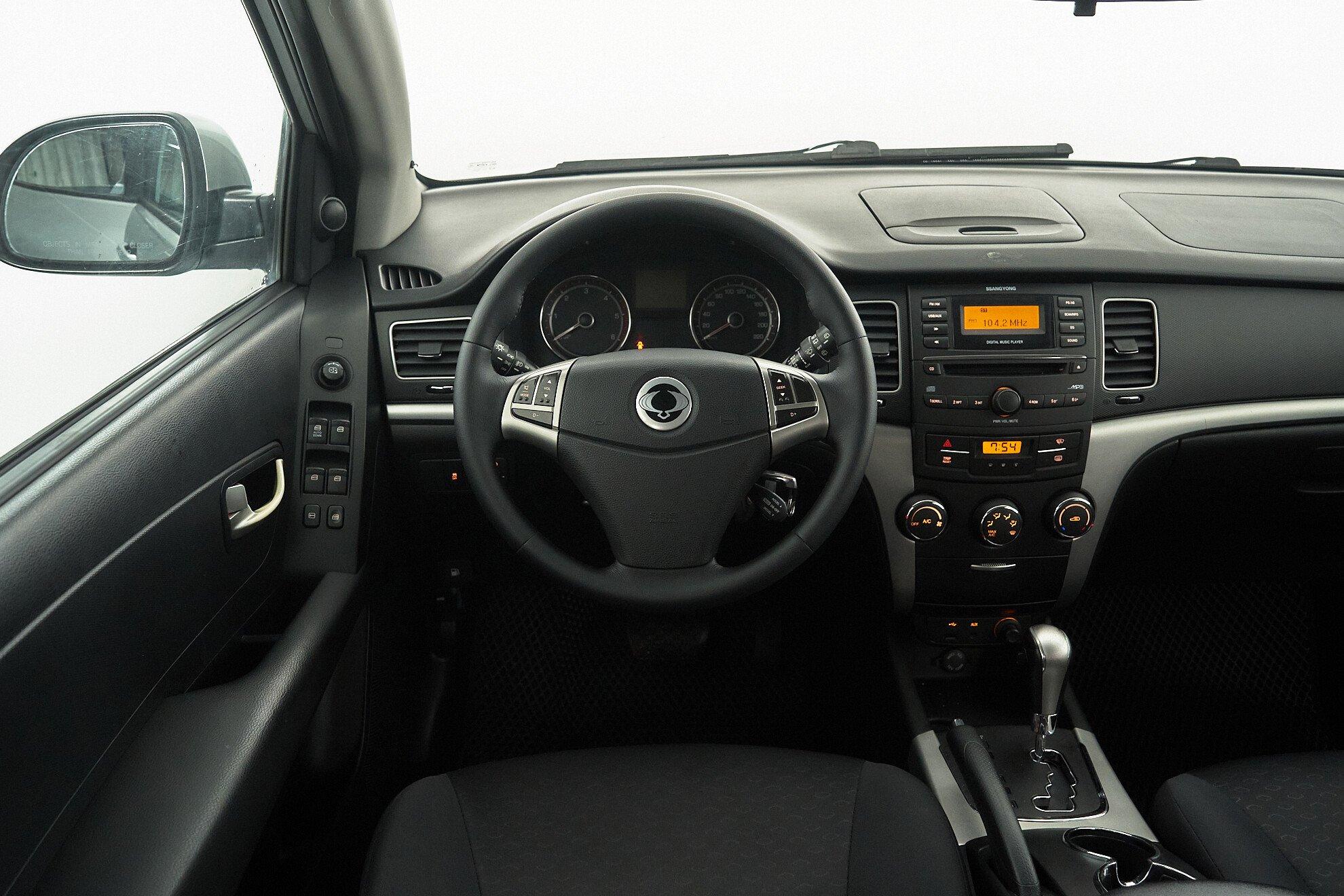 SsangYong Actyon 2012, серебряный
