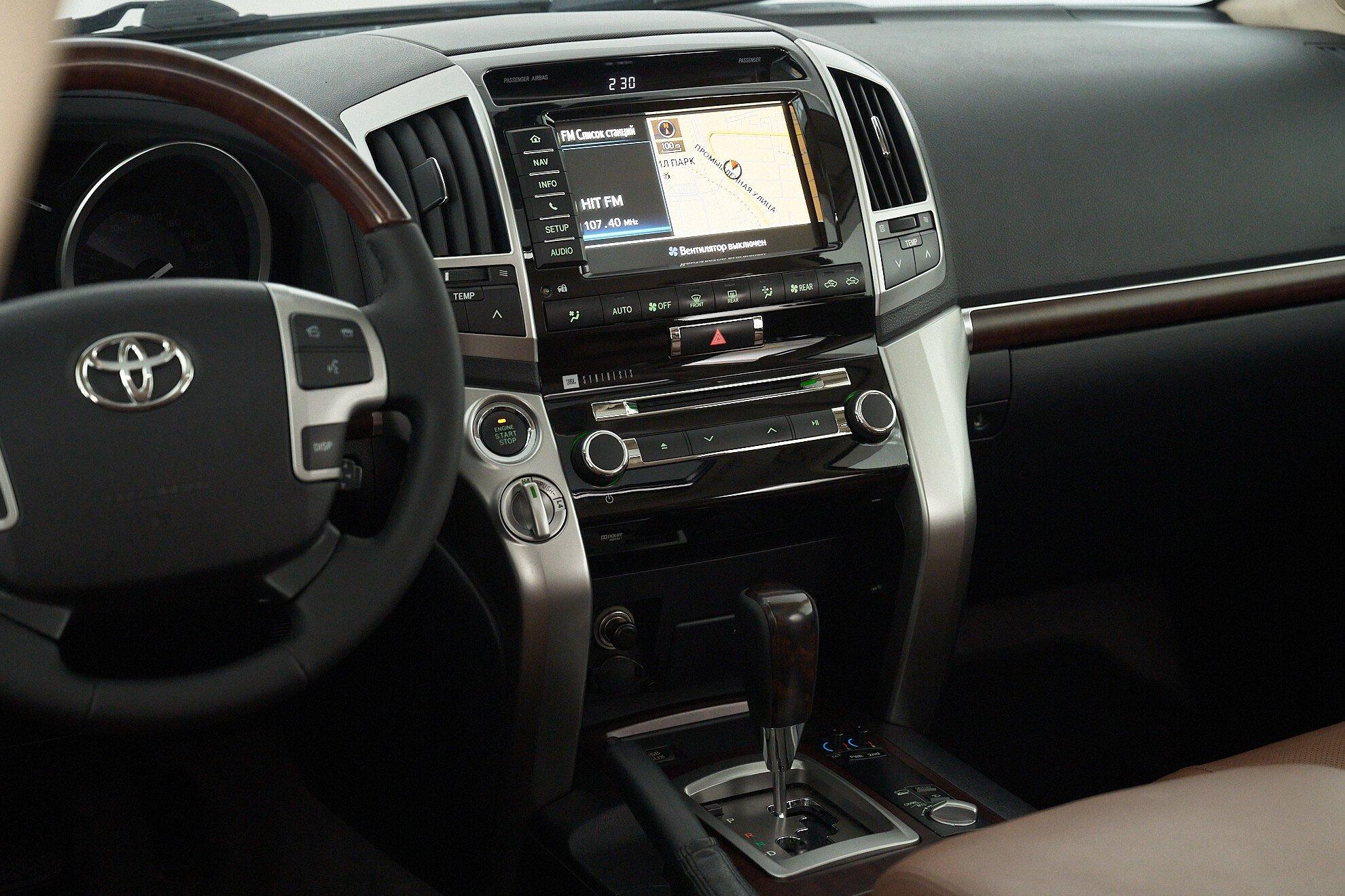 Toyota Land Cruiser 2014, черный