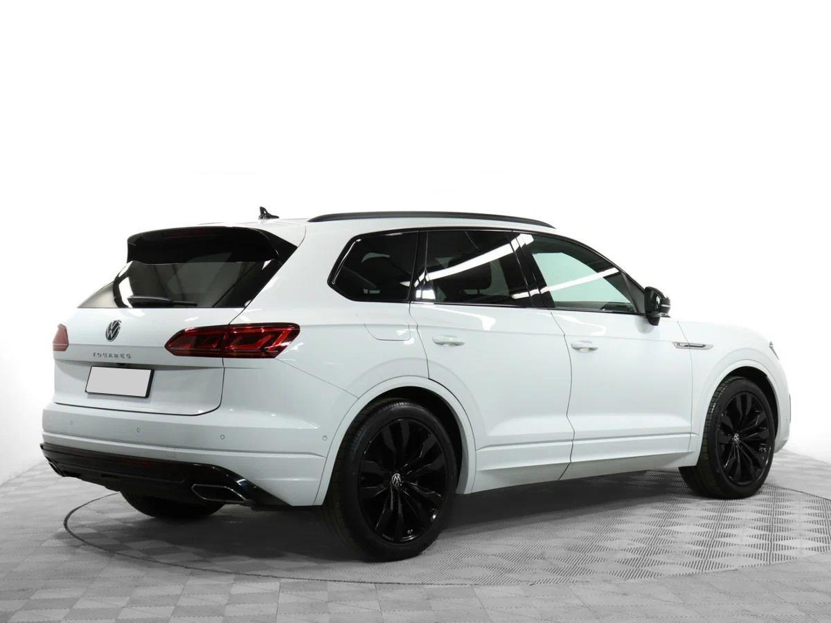 Volkswagen Touareg 2023, белый
