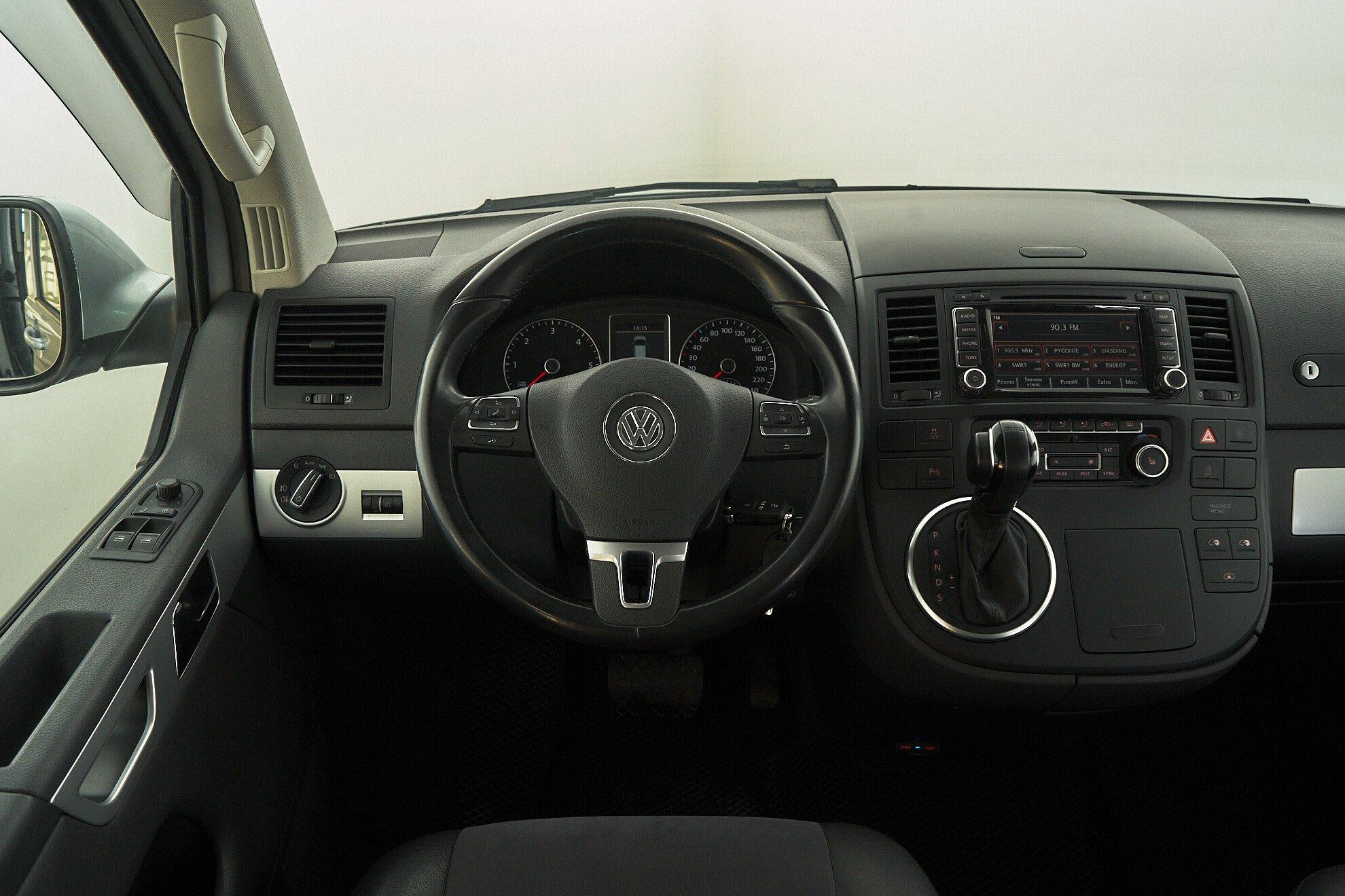 Volkswagen Multivan 2013, серебряный