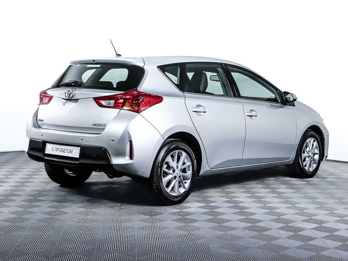 Toyota Auris 2014, серебряный